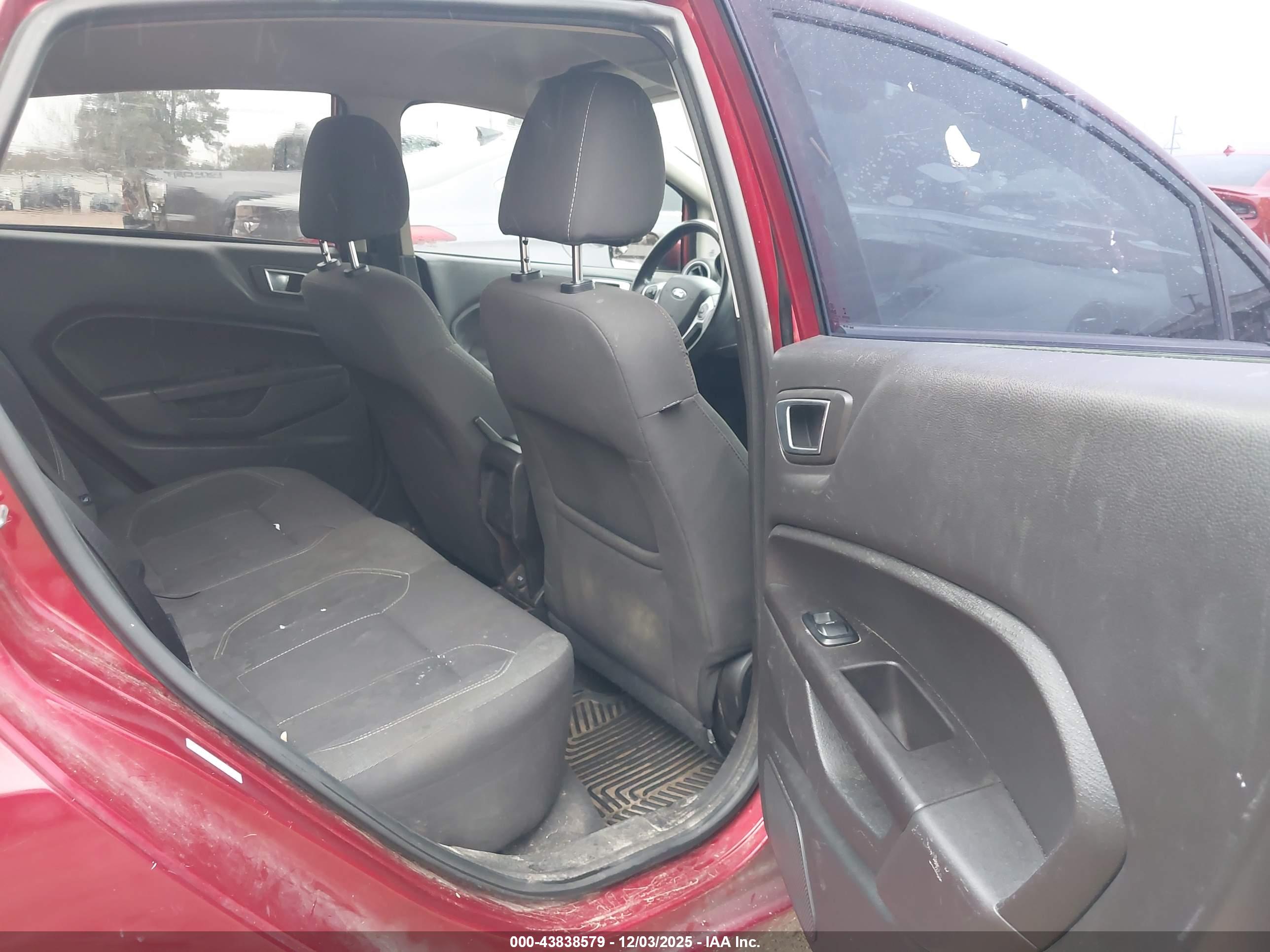 FORD FIESTA image 8