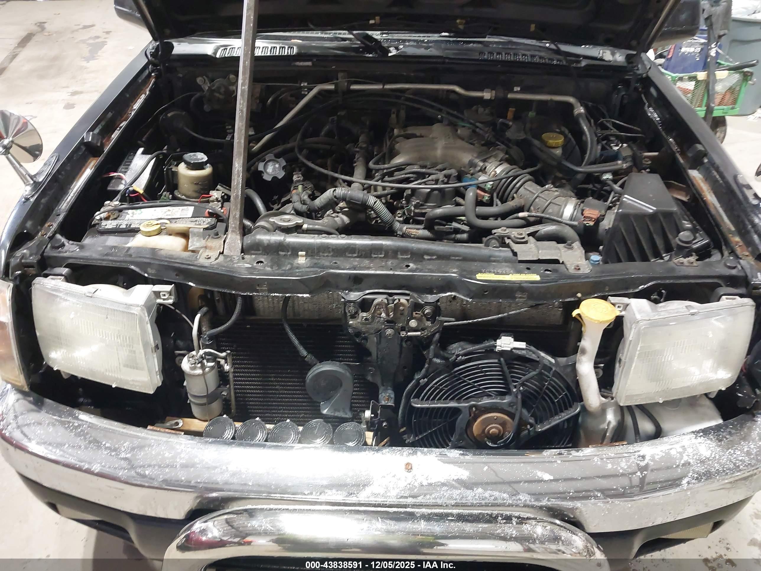 NISSAN FRONTIER image 10