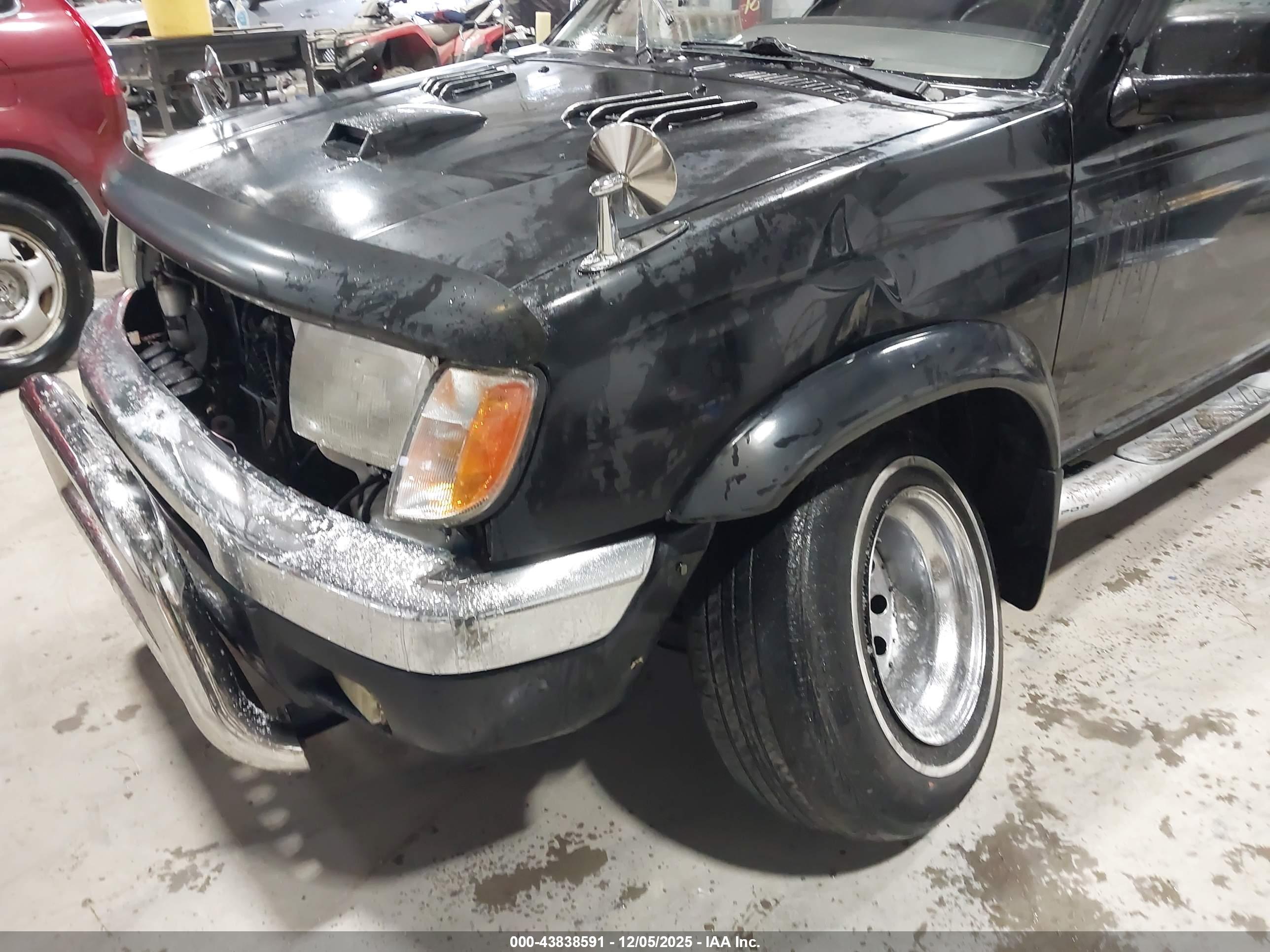 NISSAN FRONTIER image 6