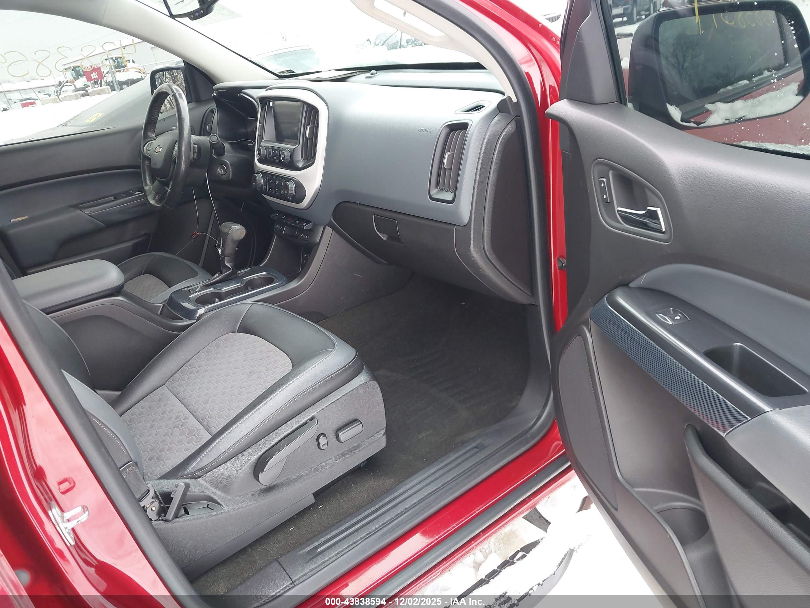 CHEVROLET COLORADO image 5