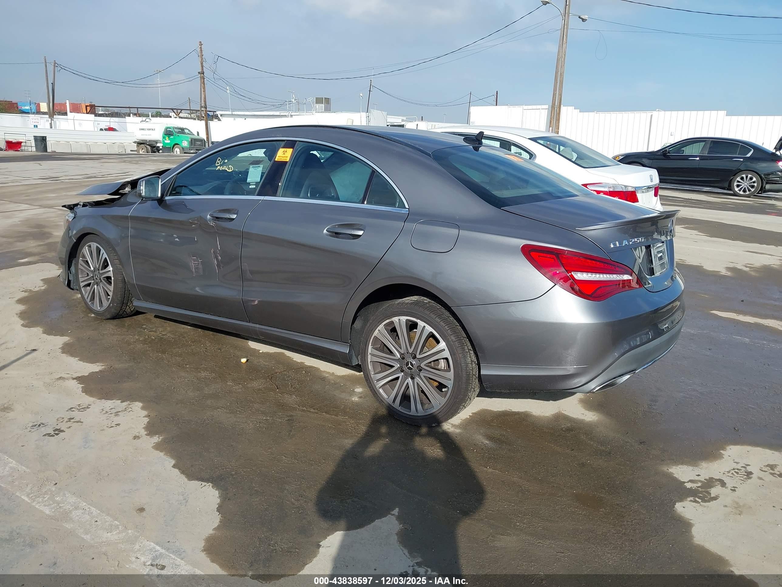 MERCEDES-BENZ CLA image 3