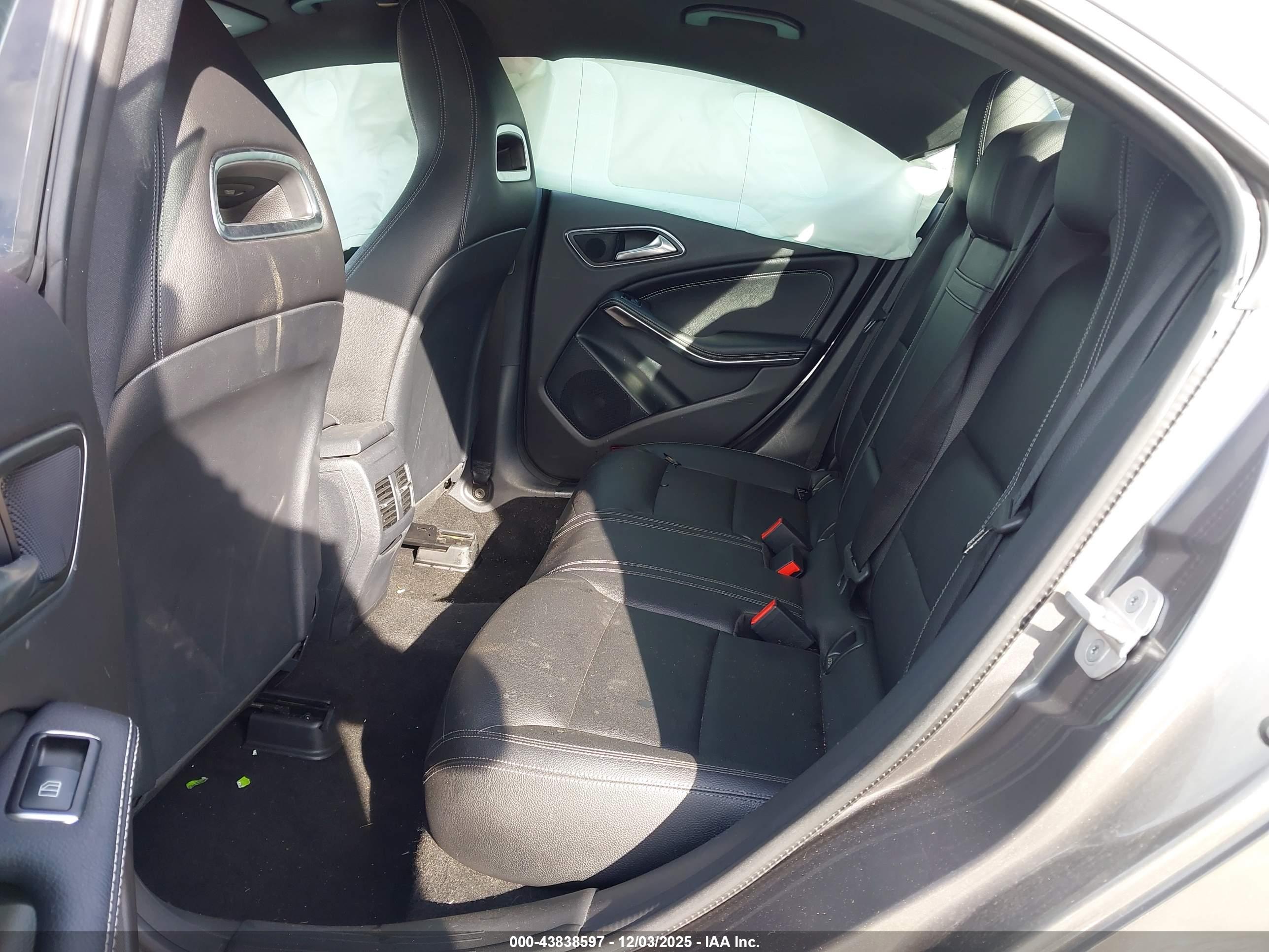 MERCEDES-BENZ CLA image 8