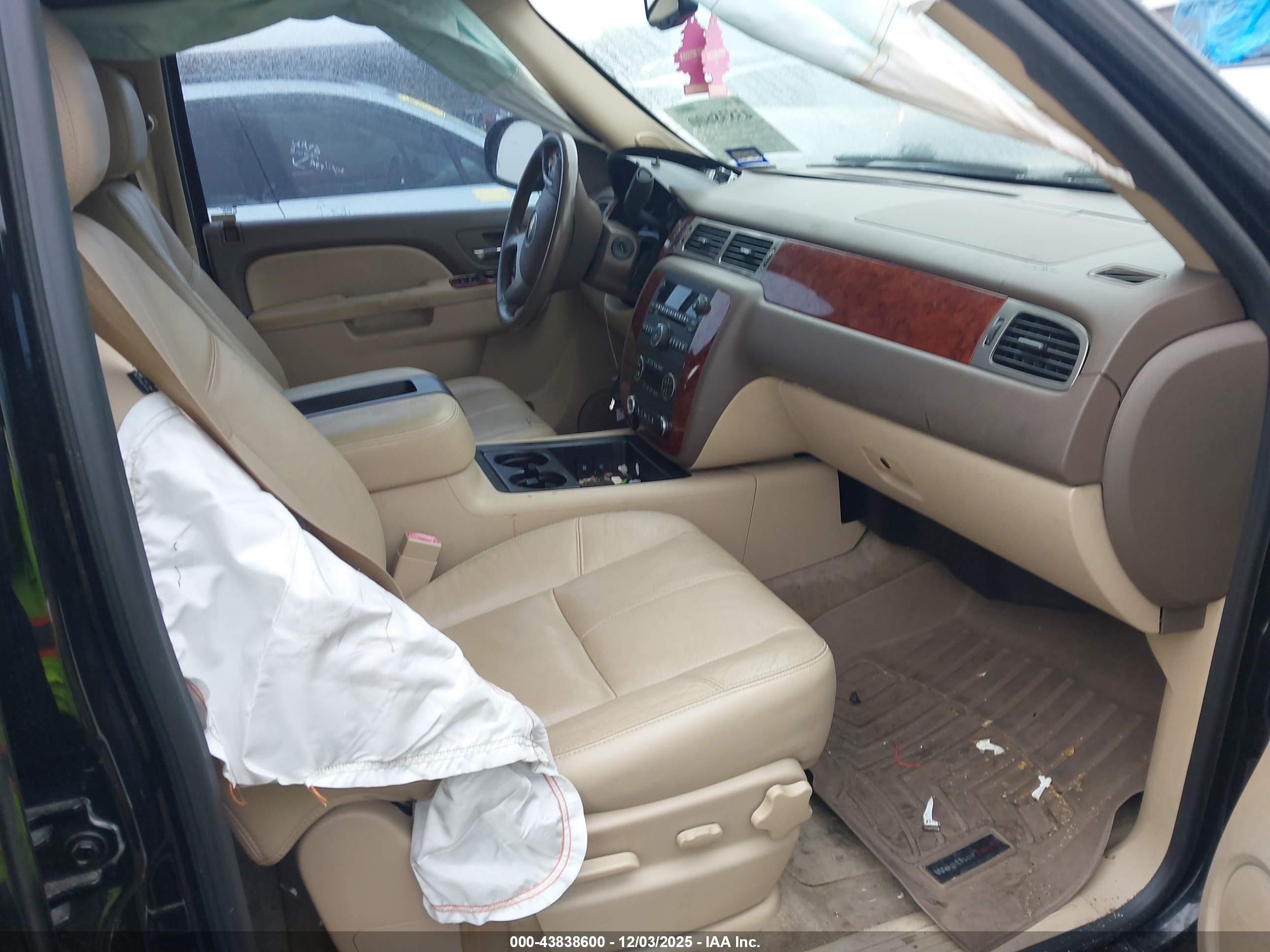 CHEVROLET TAHOE image 5