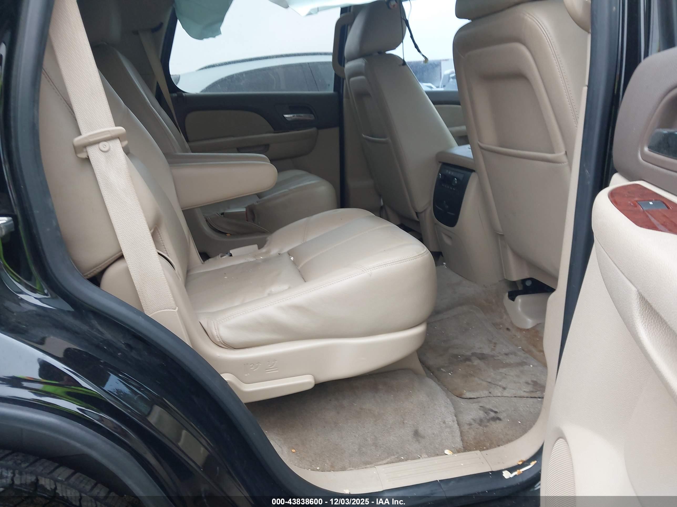 CHEVROLET TAHOE image 8