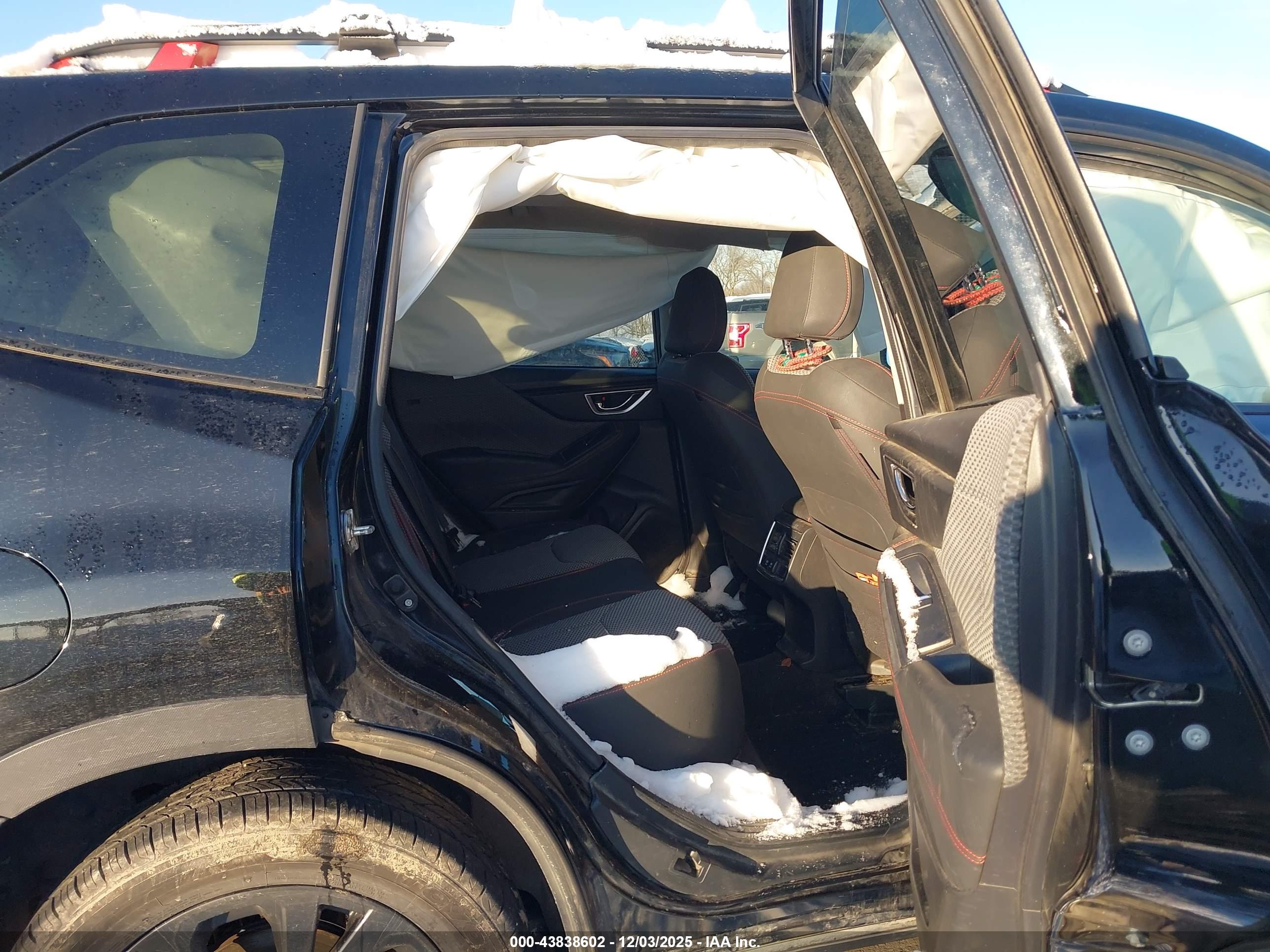 SUBARU FORESTER image 8