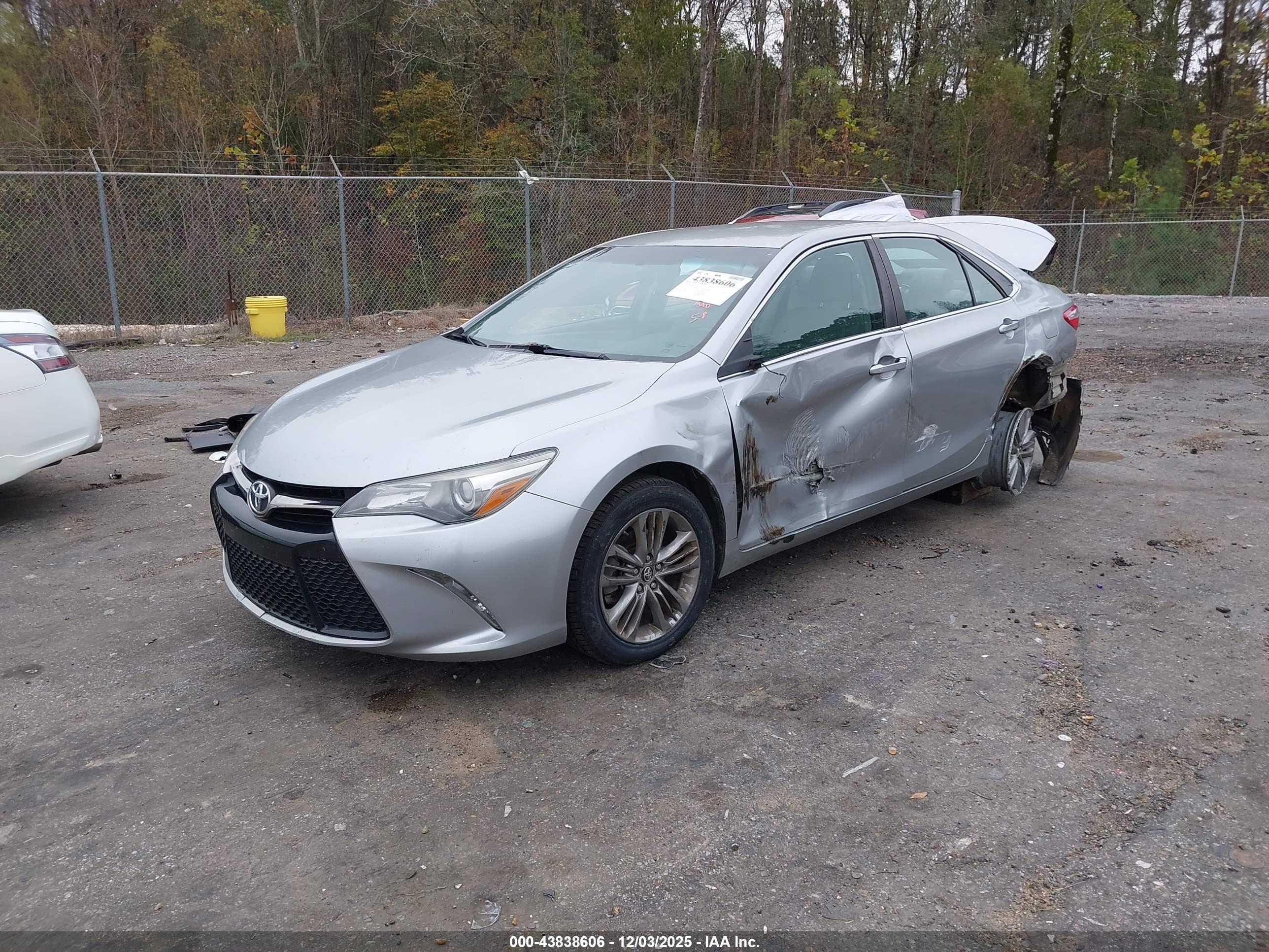 TOYOTA CAMRY image 2