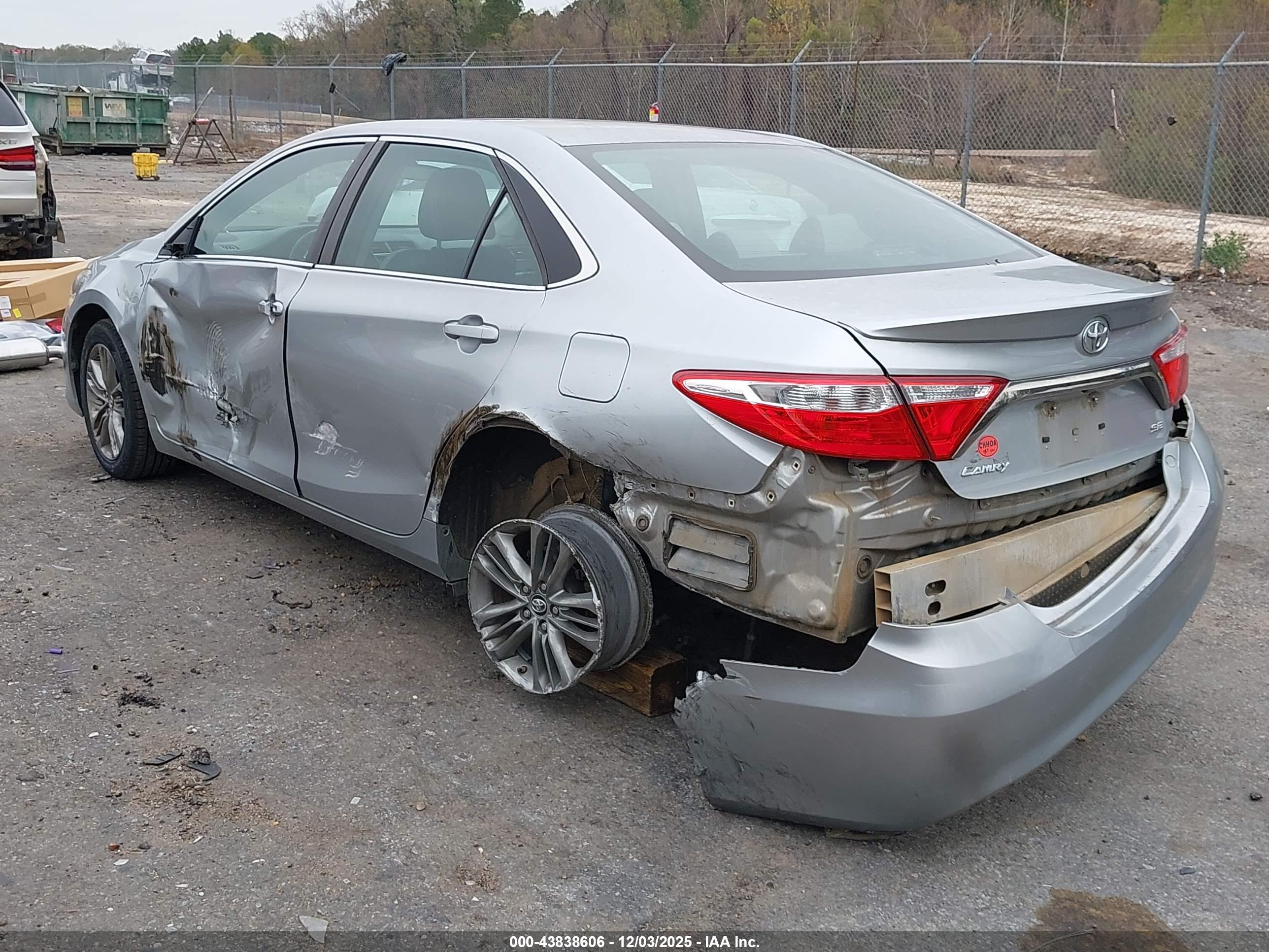 TOYOTA CAMRY image 3