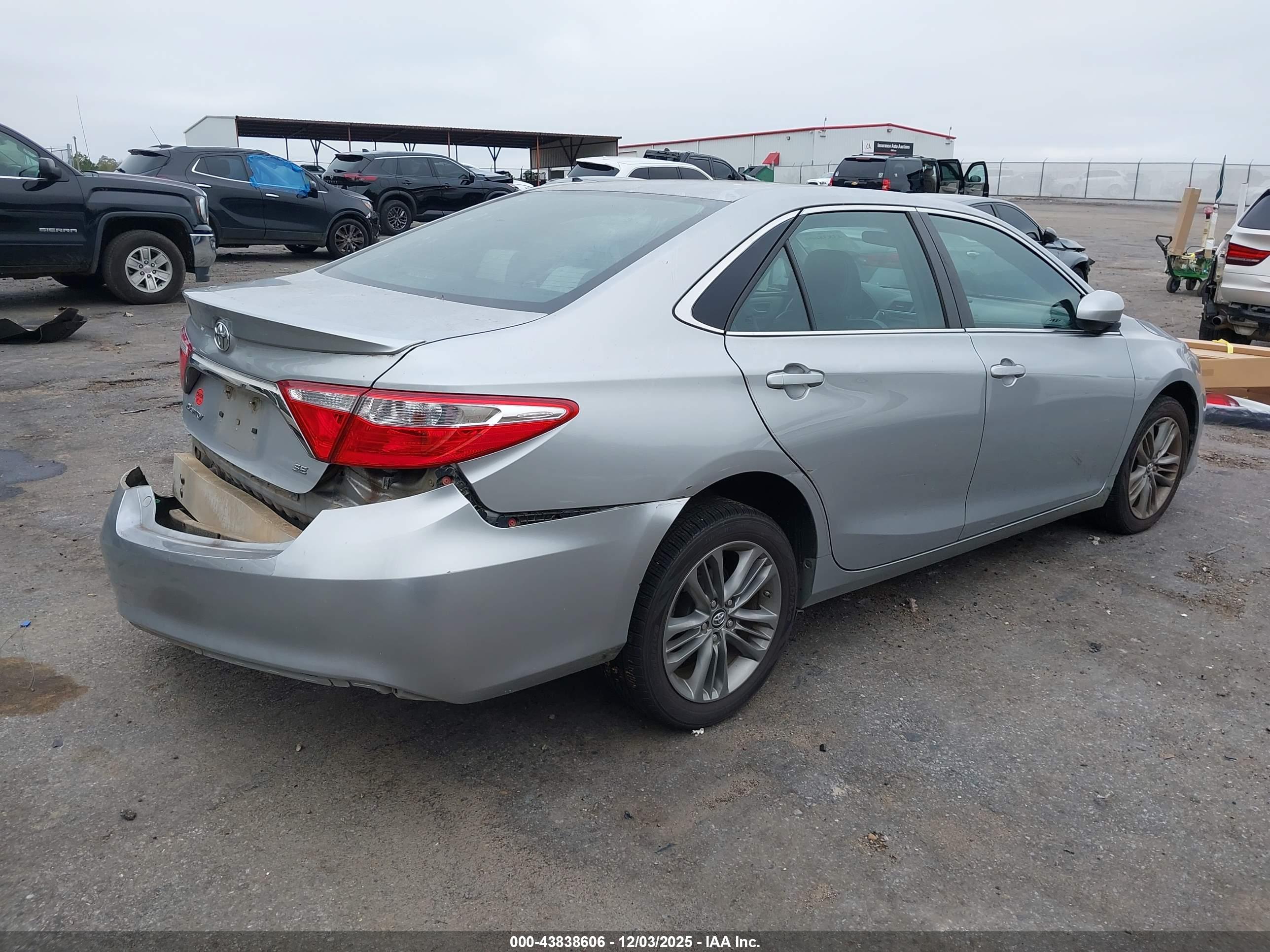 TOYOTA CAMRY image 4