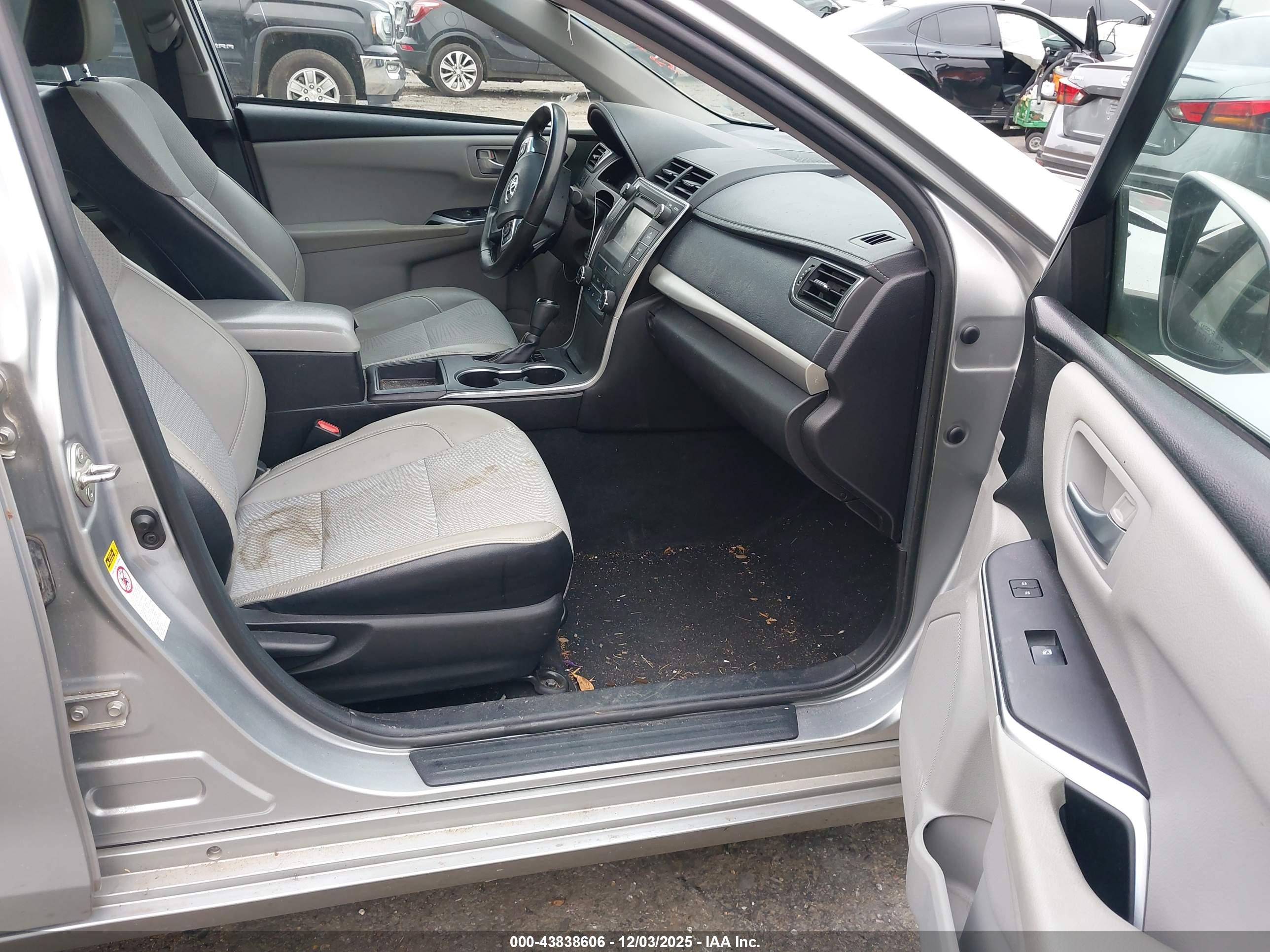 TOYOTA CAMRY image 5