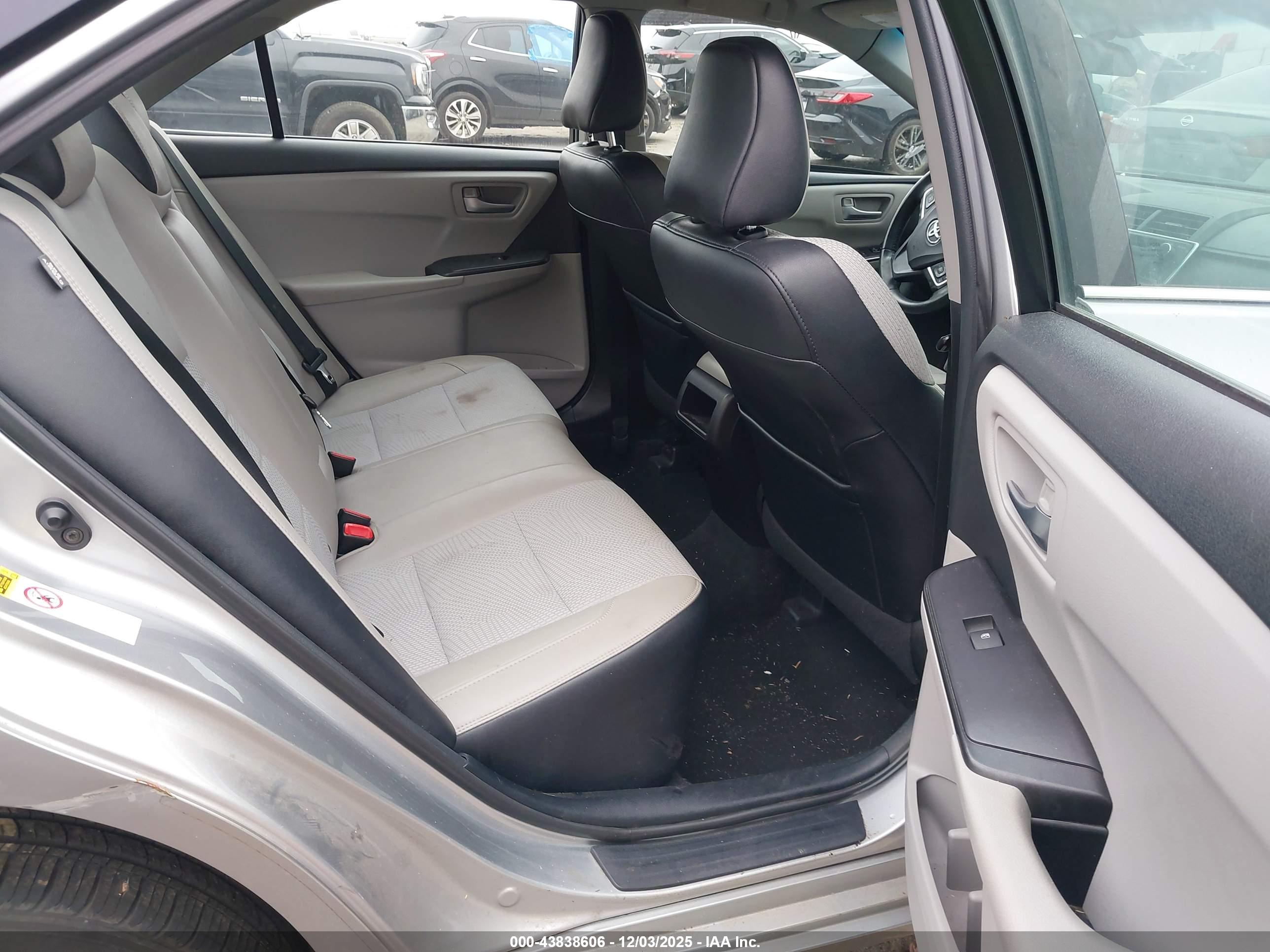 TOYOTA CAMRY image 8