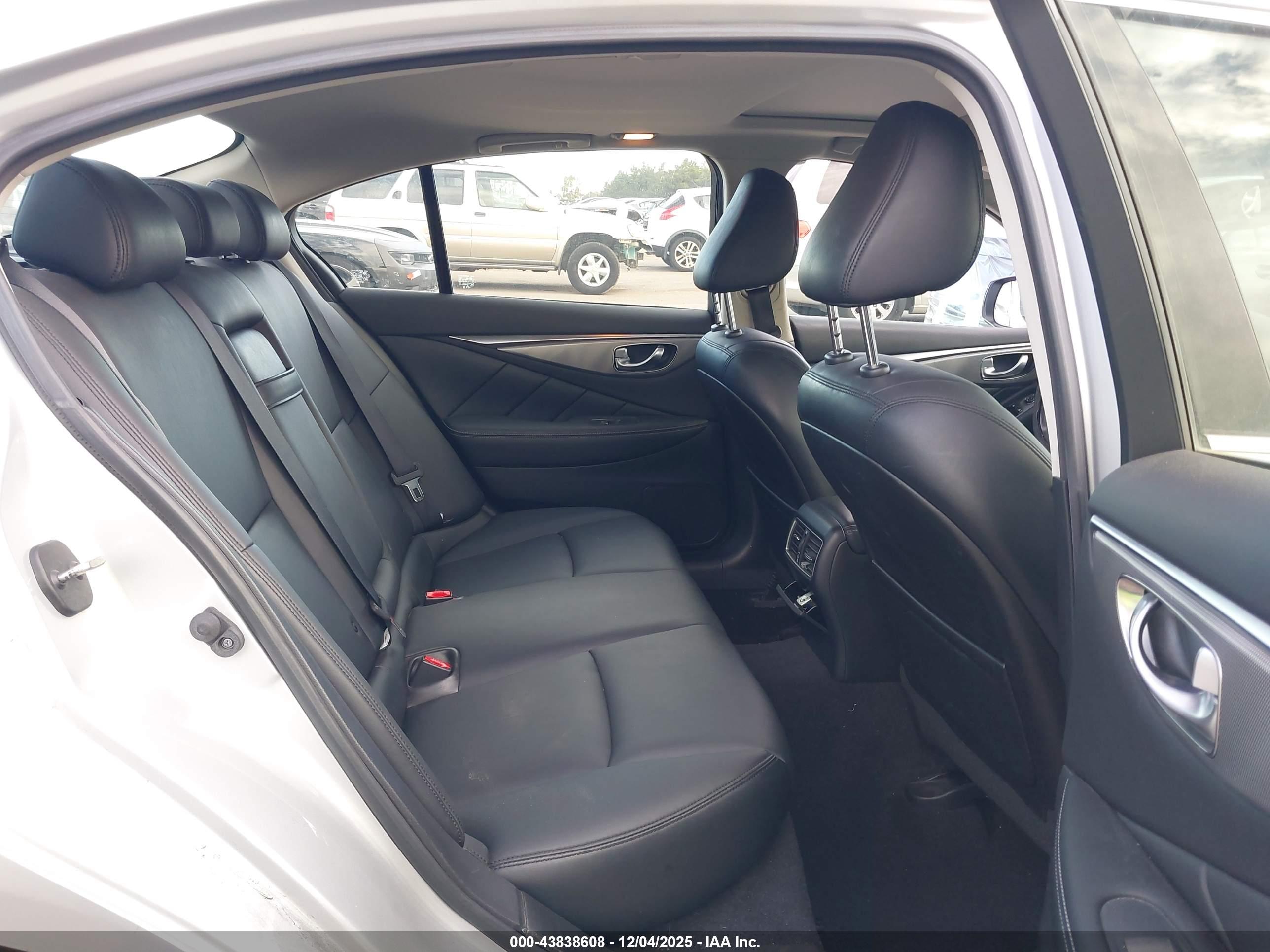 INFINITI Q50 image 8