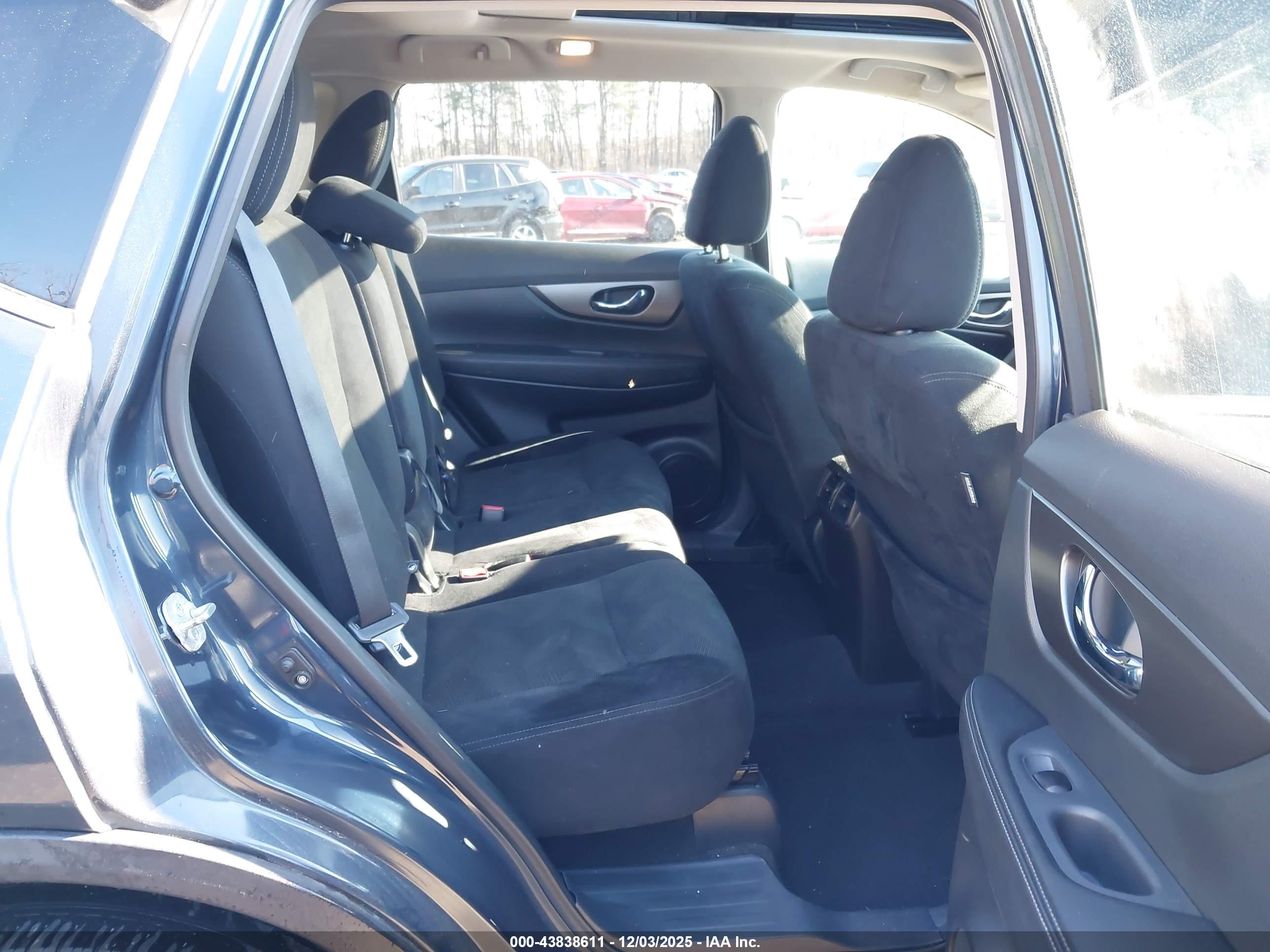NISSAN ROGUE image 8