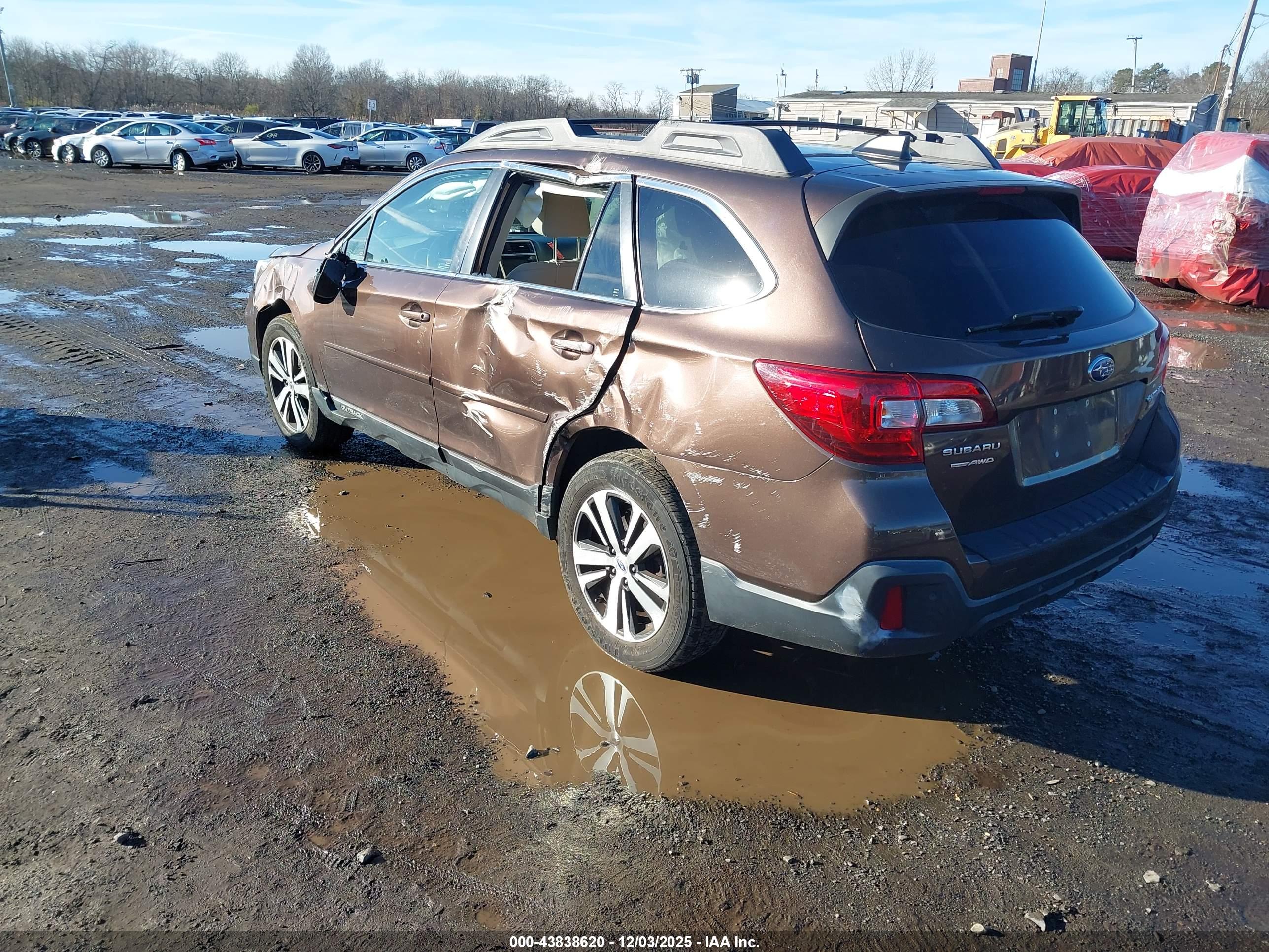 SUBARU OUTBACK image 3