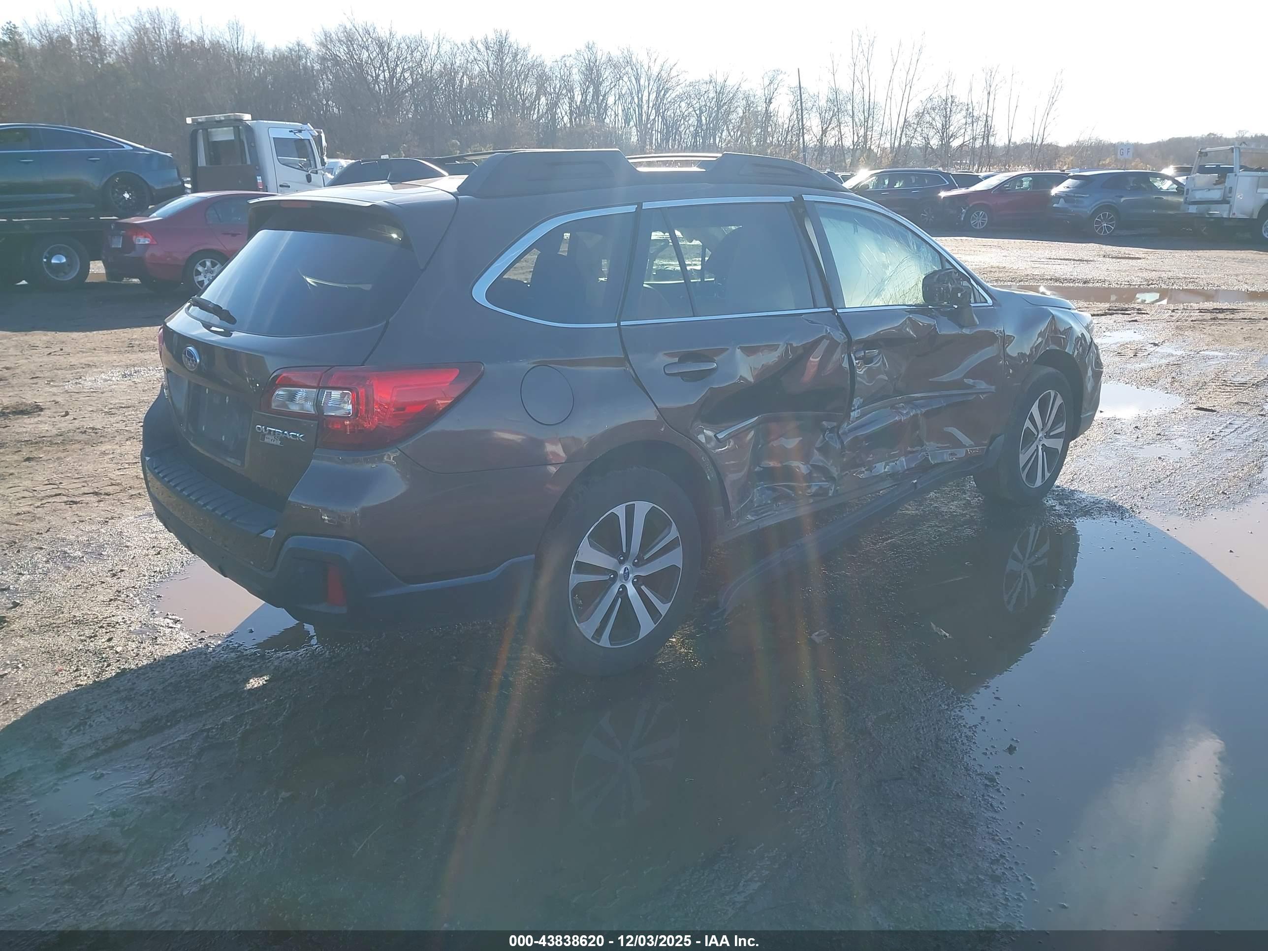 SUBARU OUTBACK image 4