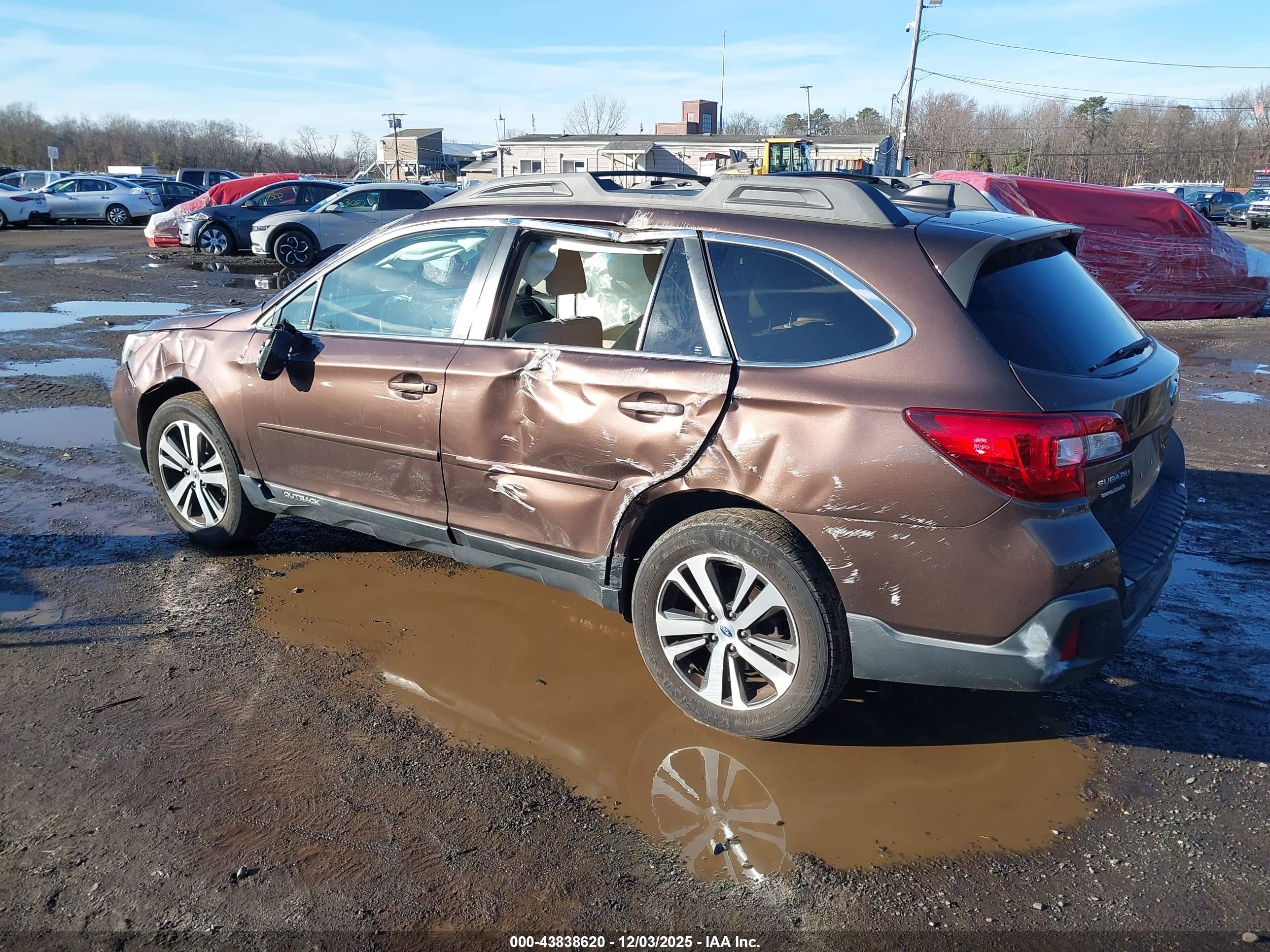 SUBARU OUTBACK image 6