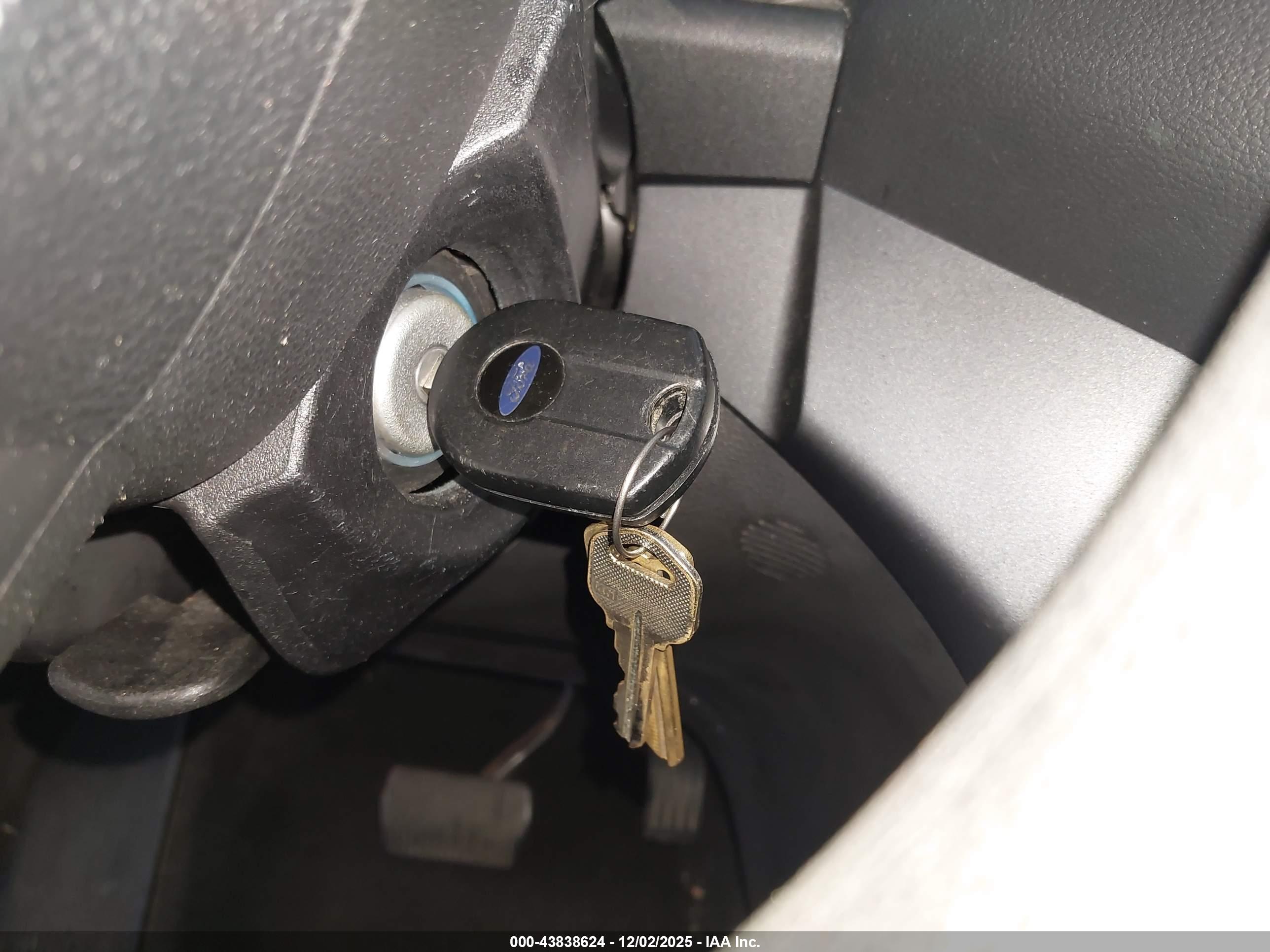 FORD ESCAPE image 11