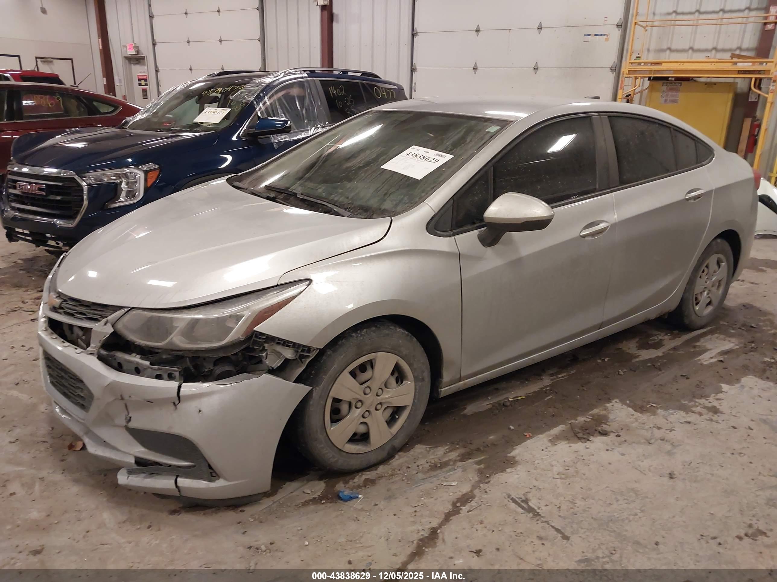 CHEVROLET CRUZE image 2