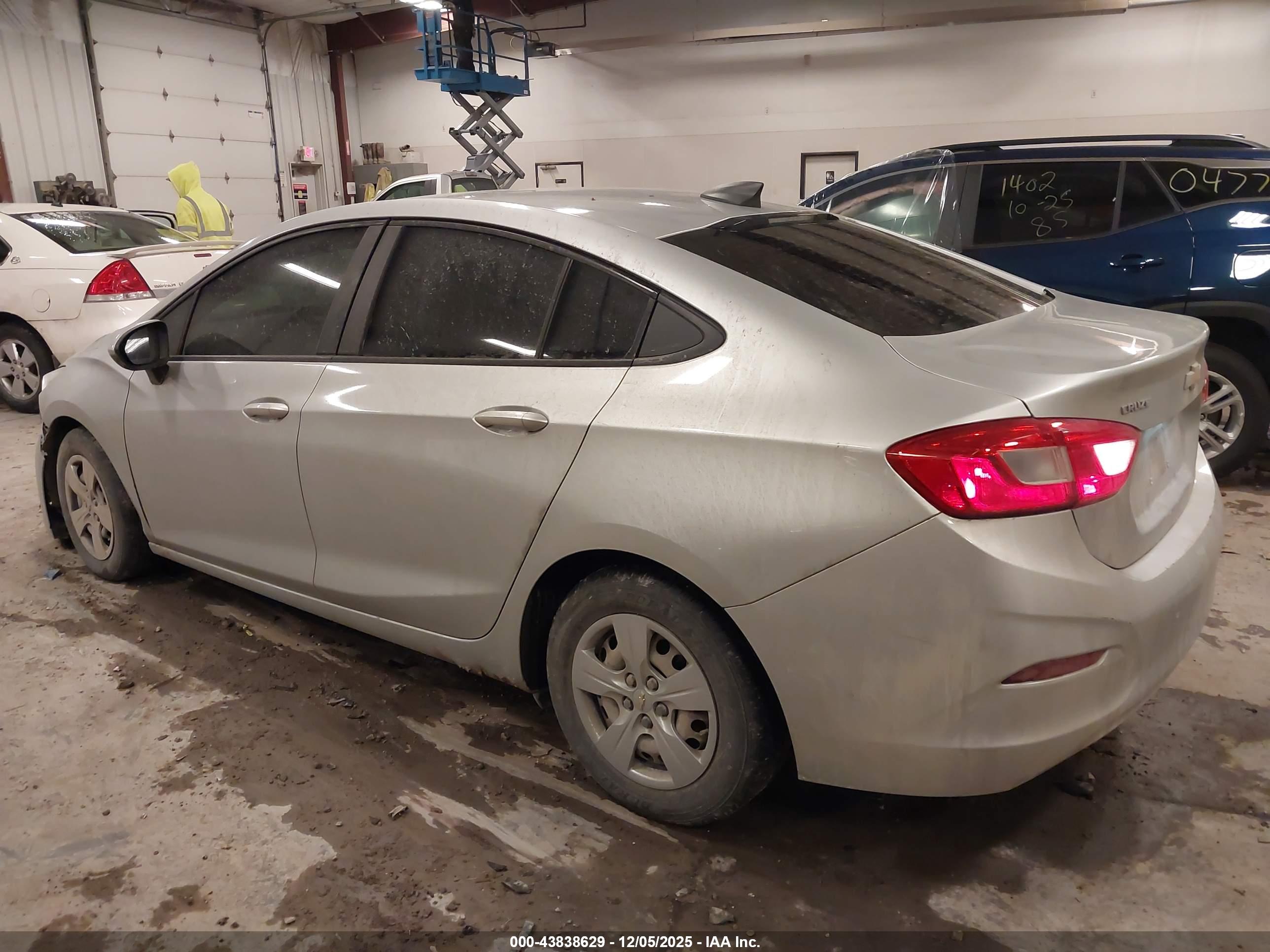 CHEVROLET CRUZE image 3