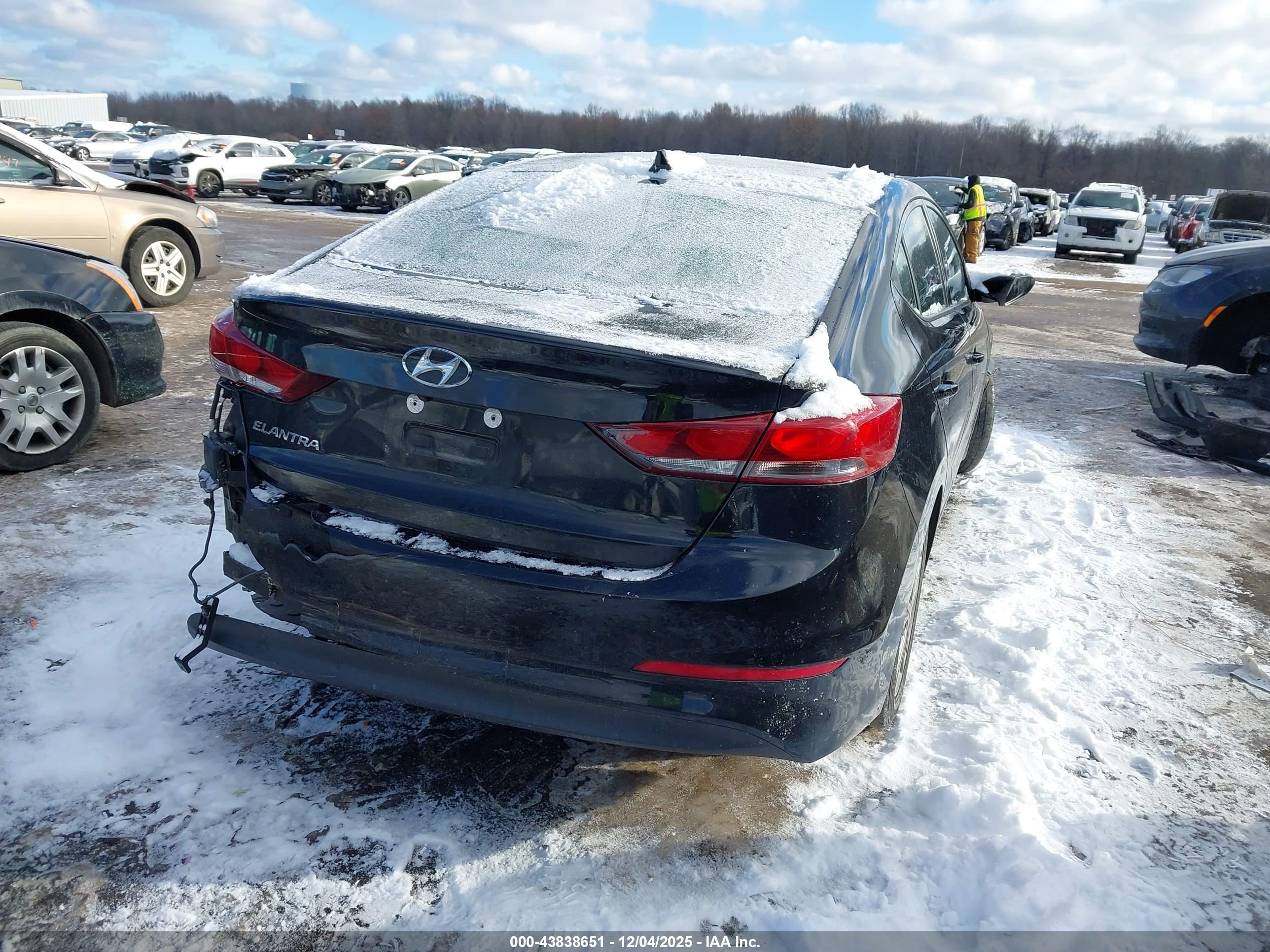 HYUNDAI ELANTRA image 4