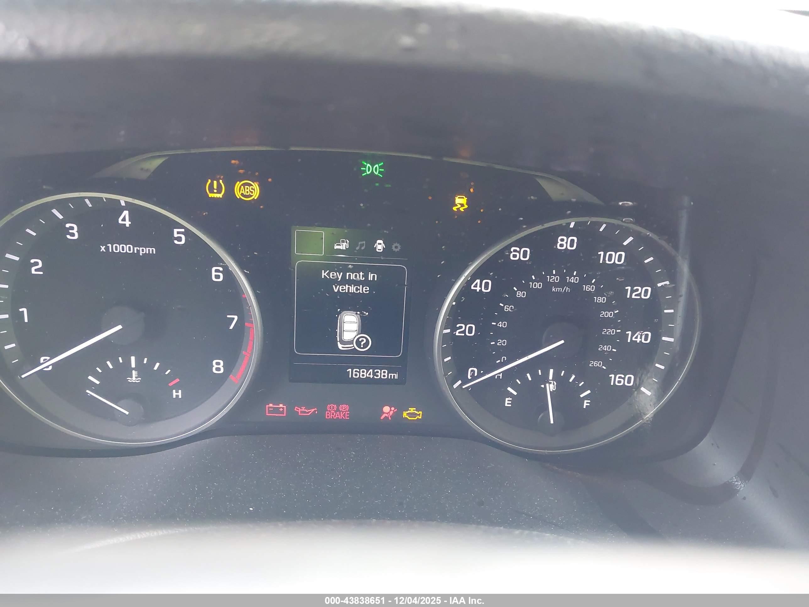 HYUNDAI ELANTRA image 7