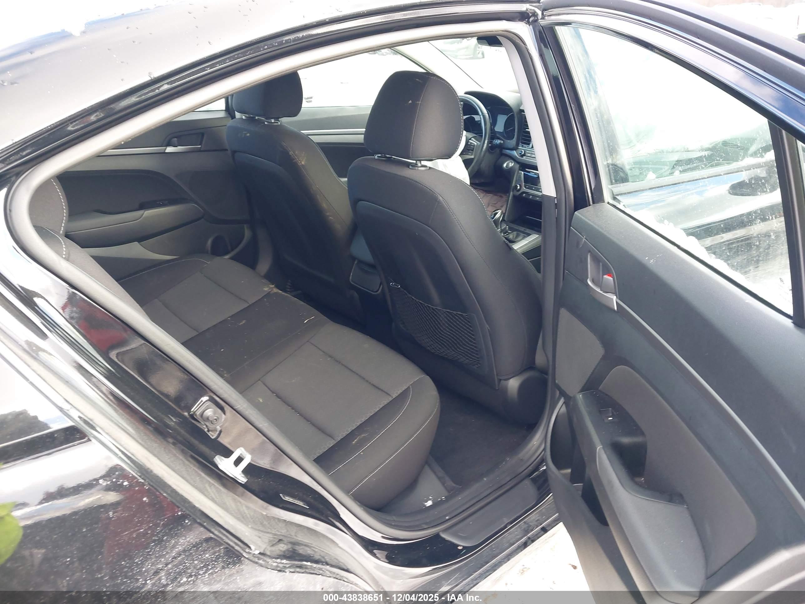 HYUNDAI ELANTRA image 8