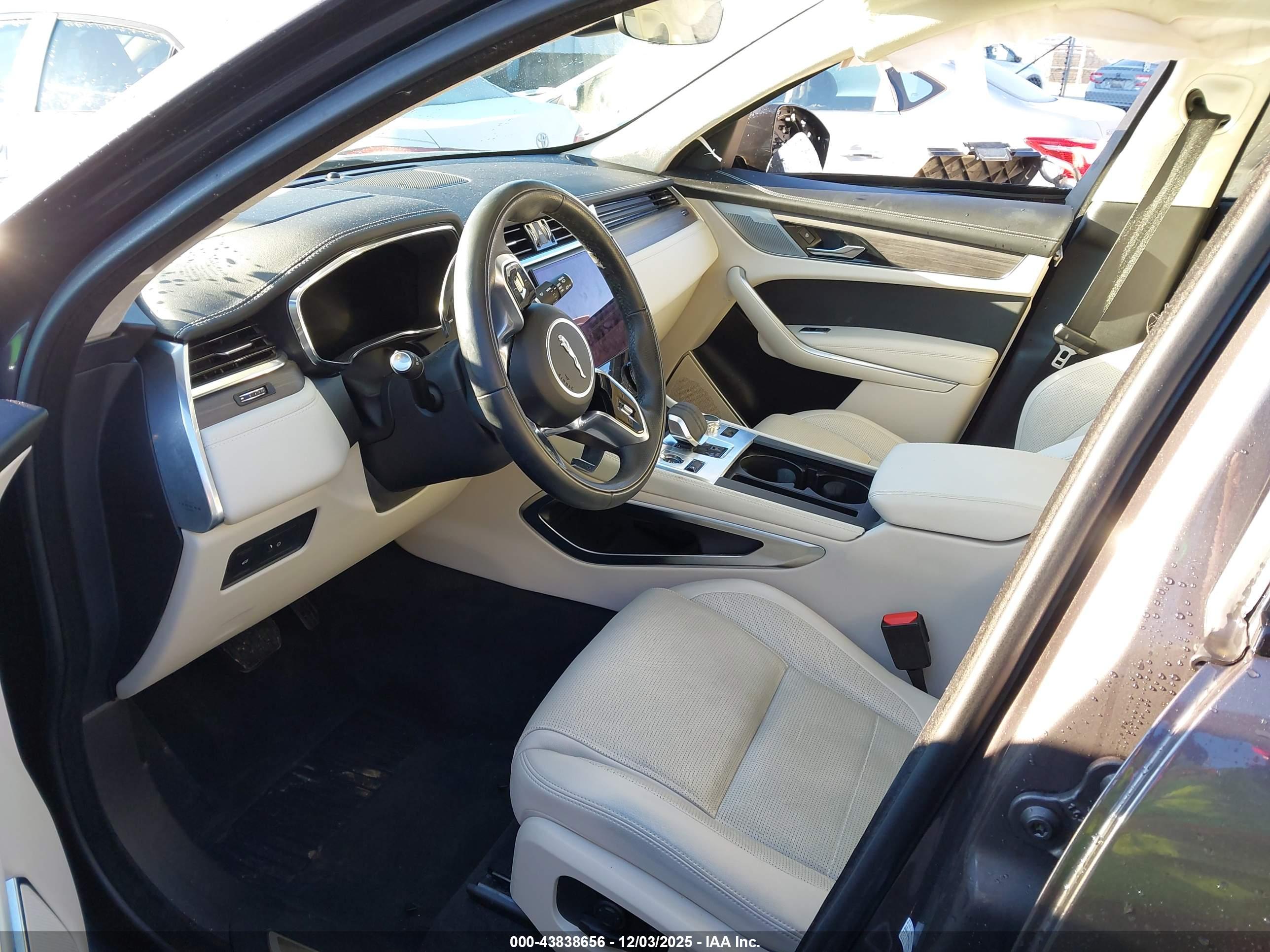 JAGUAR F-PACE image 5