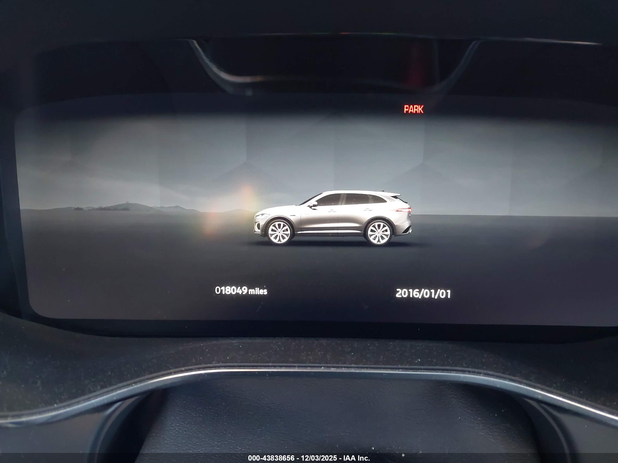 JAGUAR F-PACE image 7