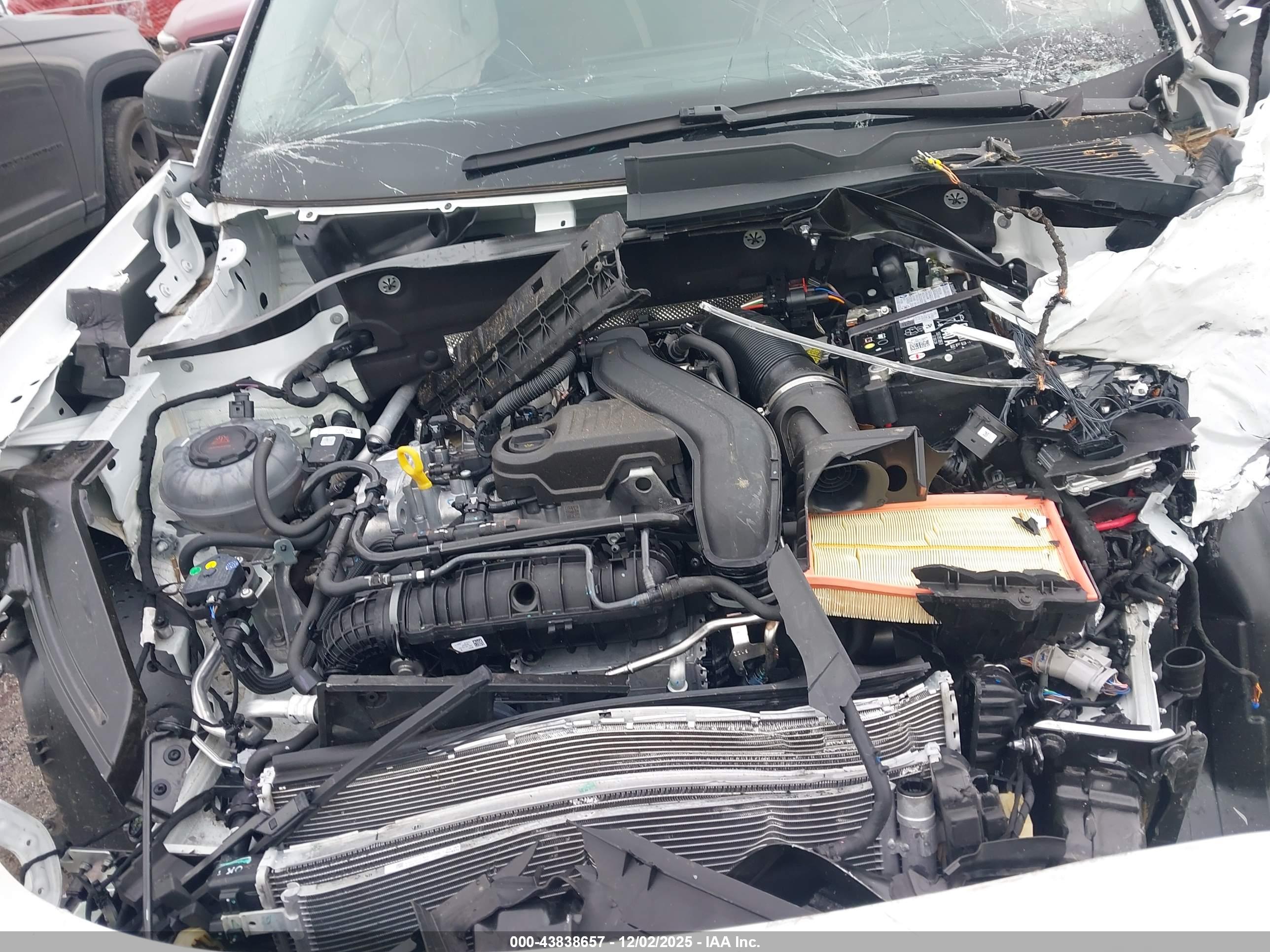 VOLKSWAGEN TAOS image 10