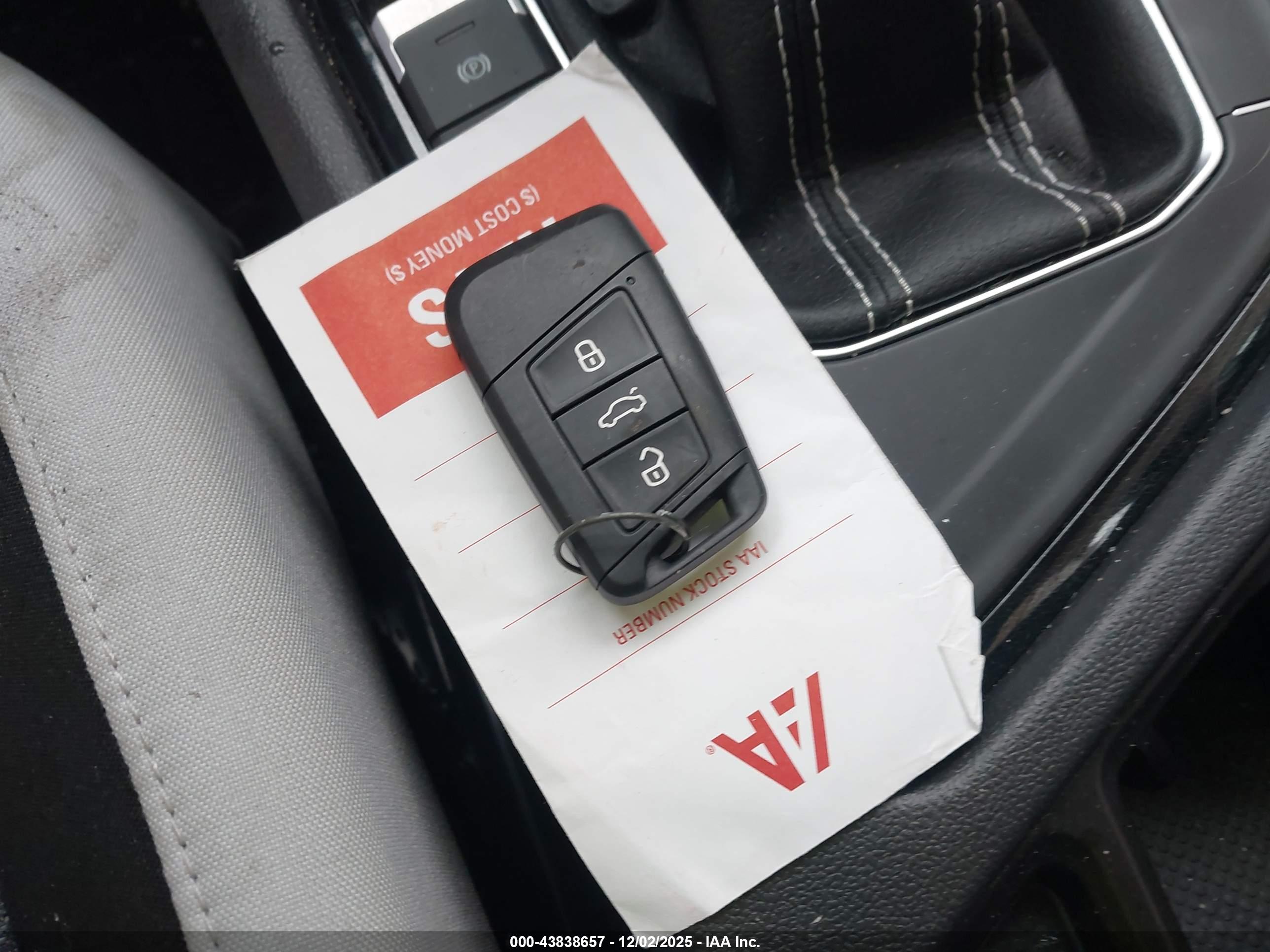 VOLKSWAGEN TAOS image 11