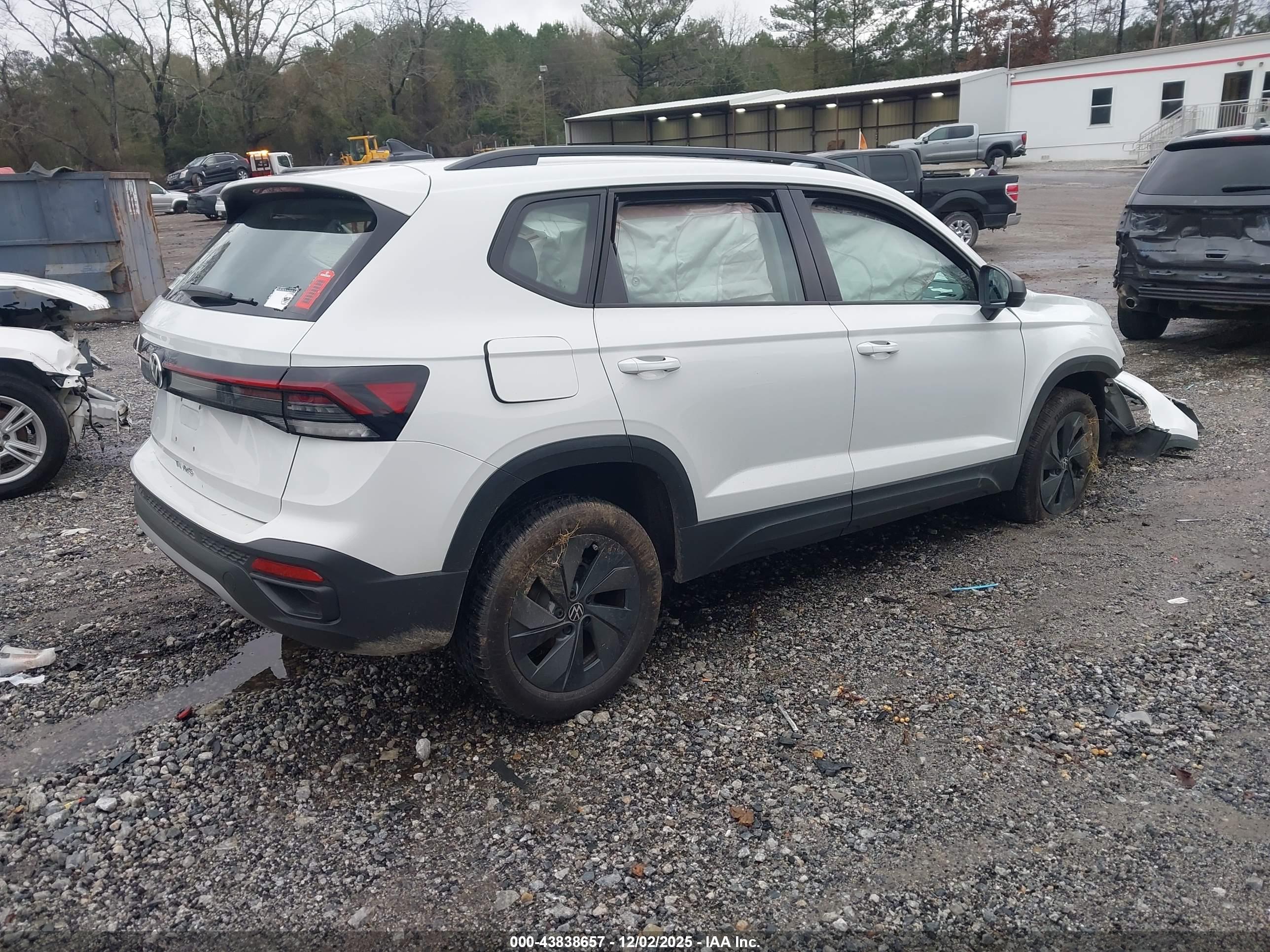 VOLKSWAGEN TAOS image 4