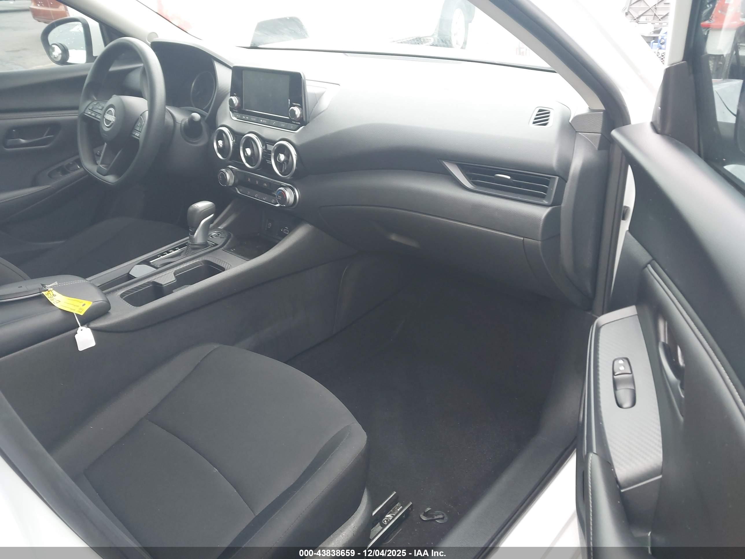 NISSAN SENTRA image 5