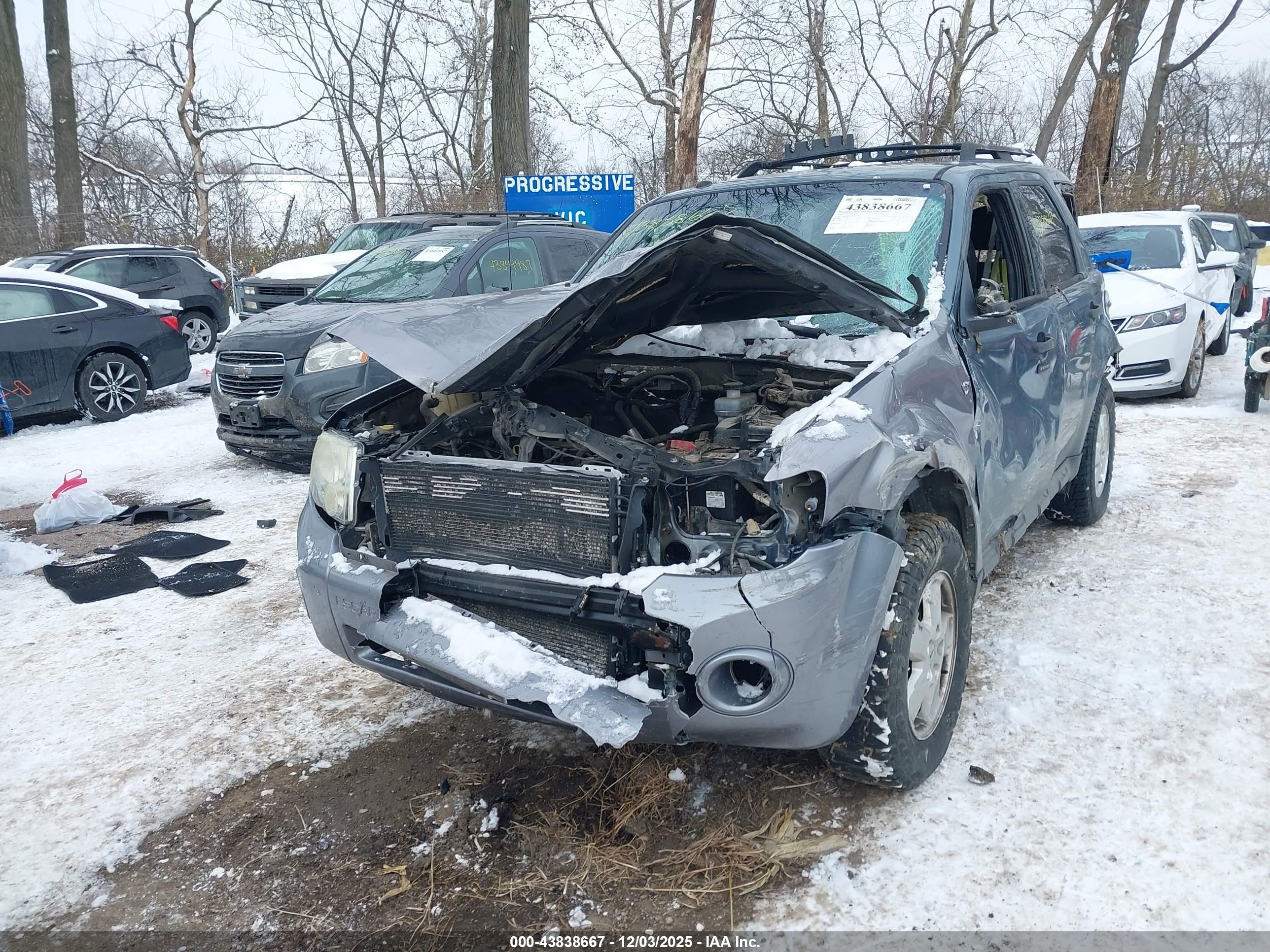FORD ESCAPE image 2