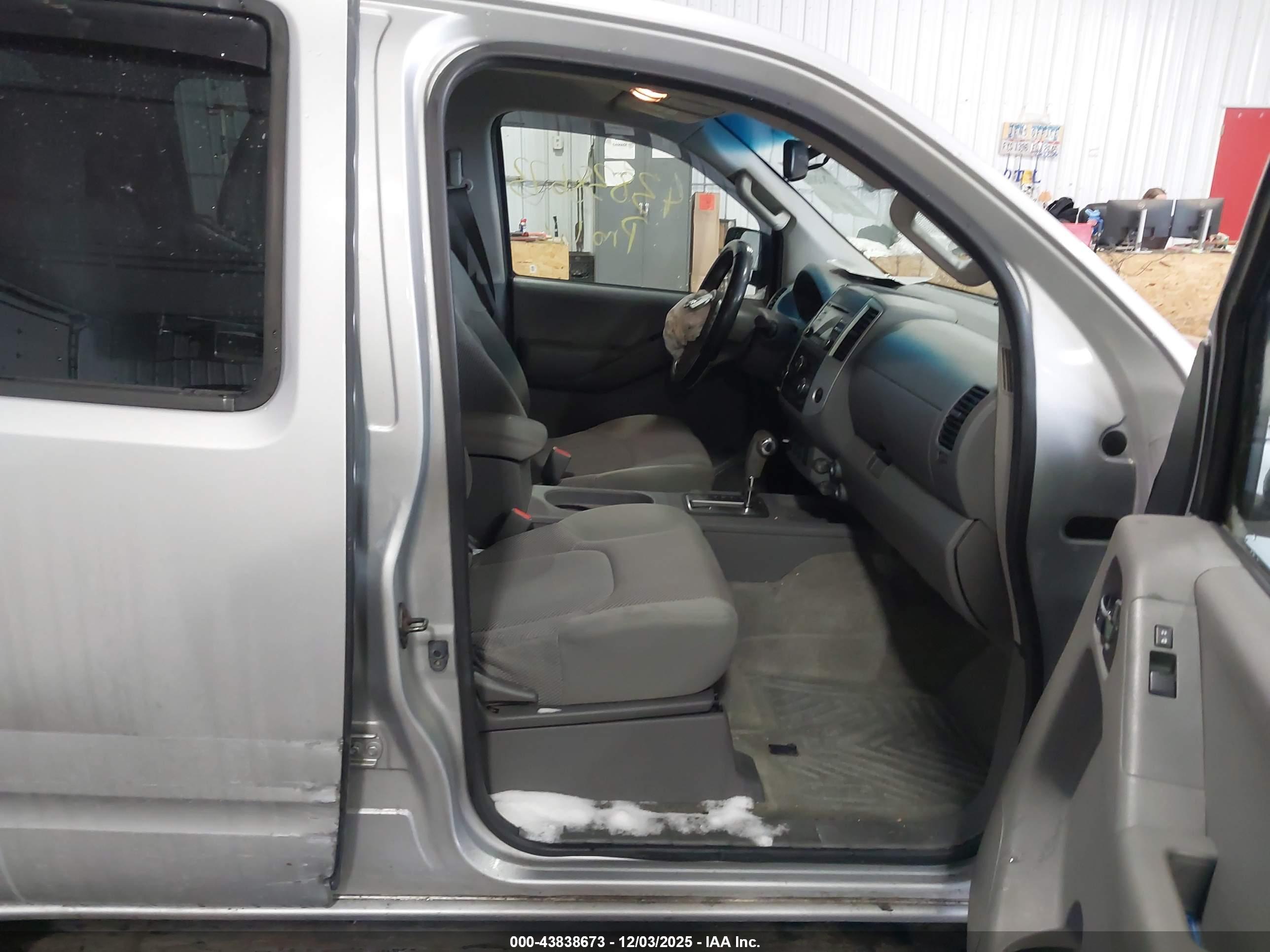 NISSAN FRONTIER image 5