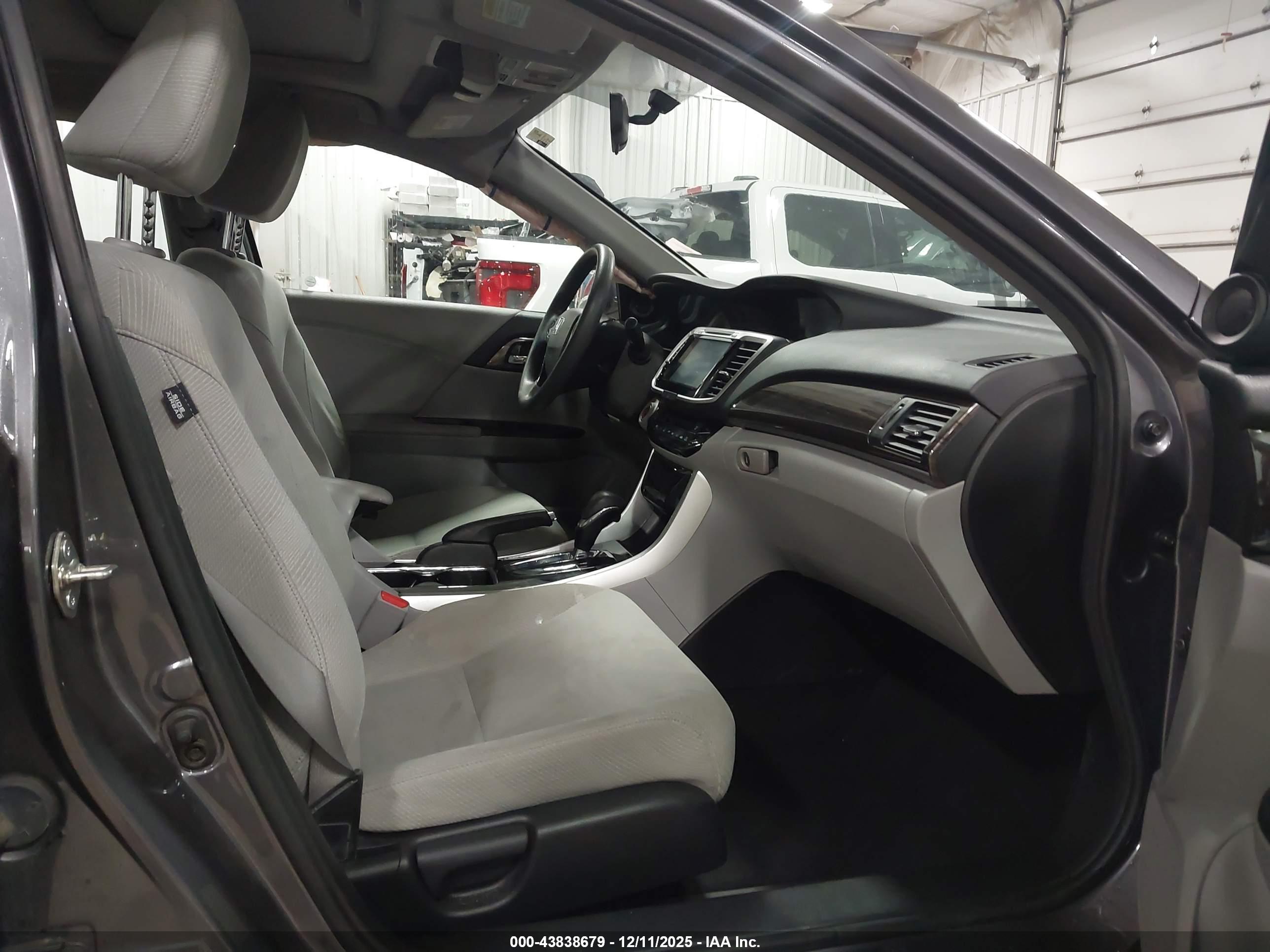 HONDA ACCORD image 5