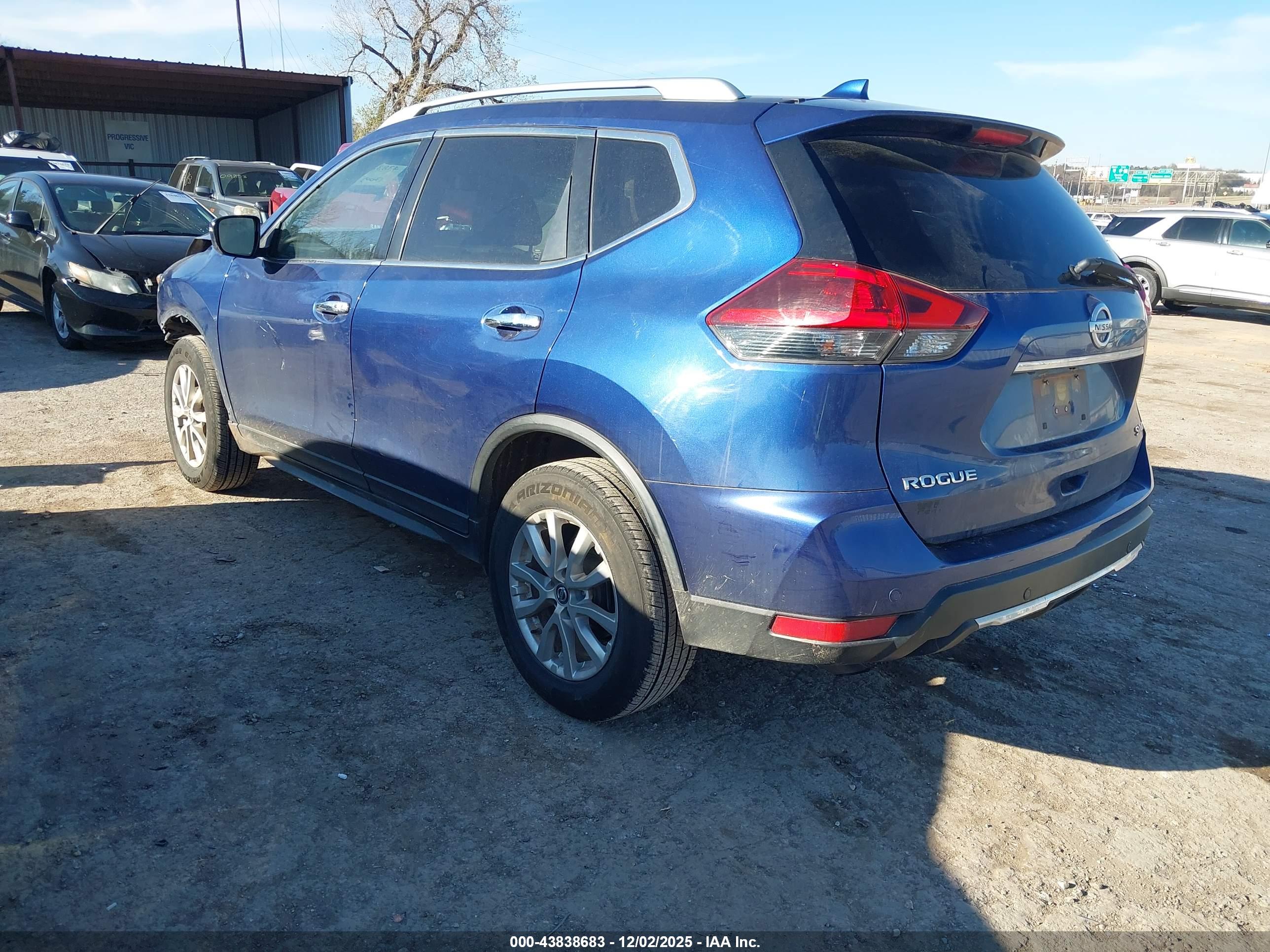 NISSAN ROGUE image 3