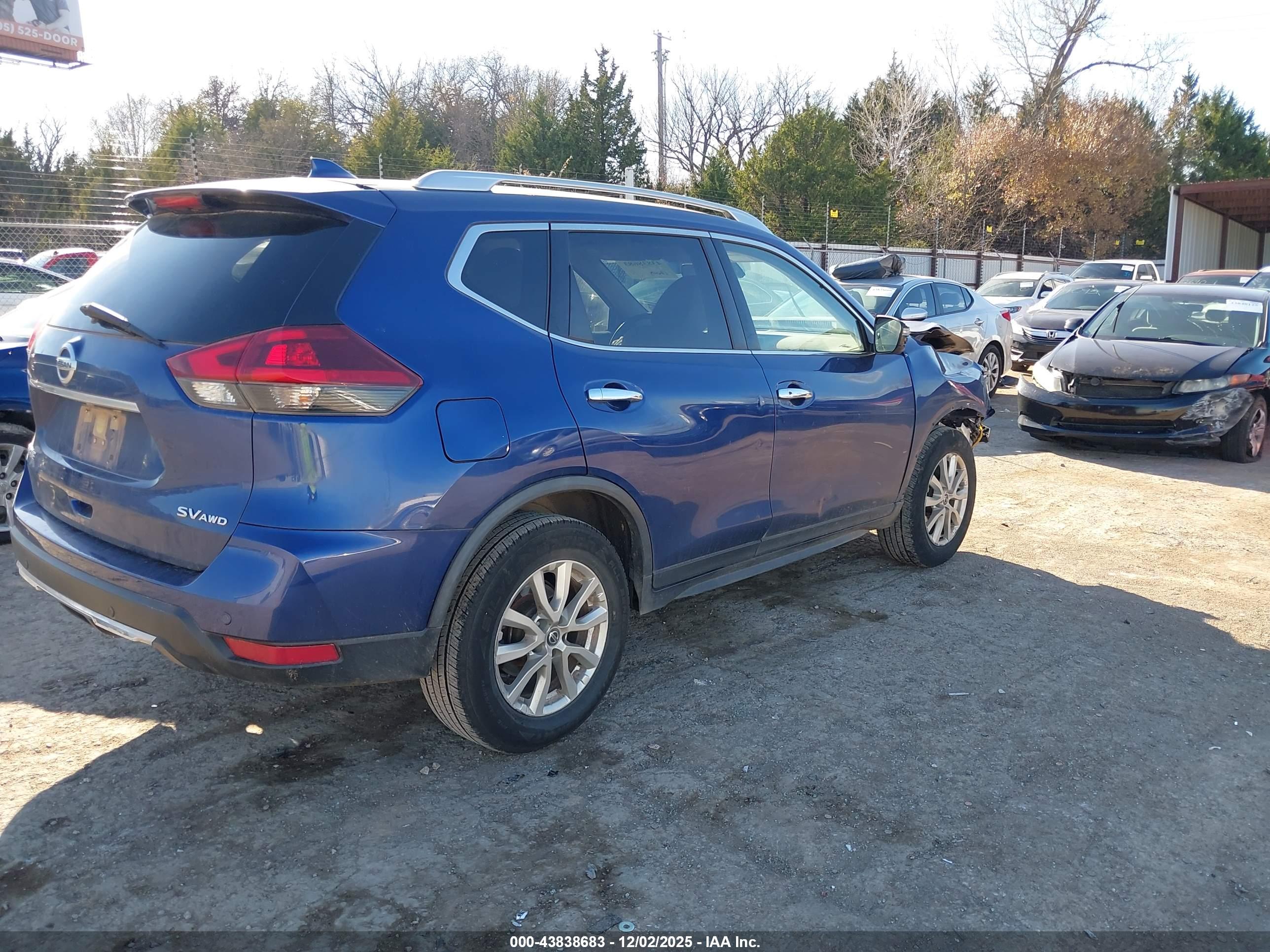 NISSAN ROGUE image 4