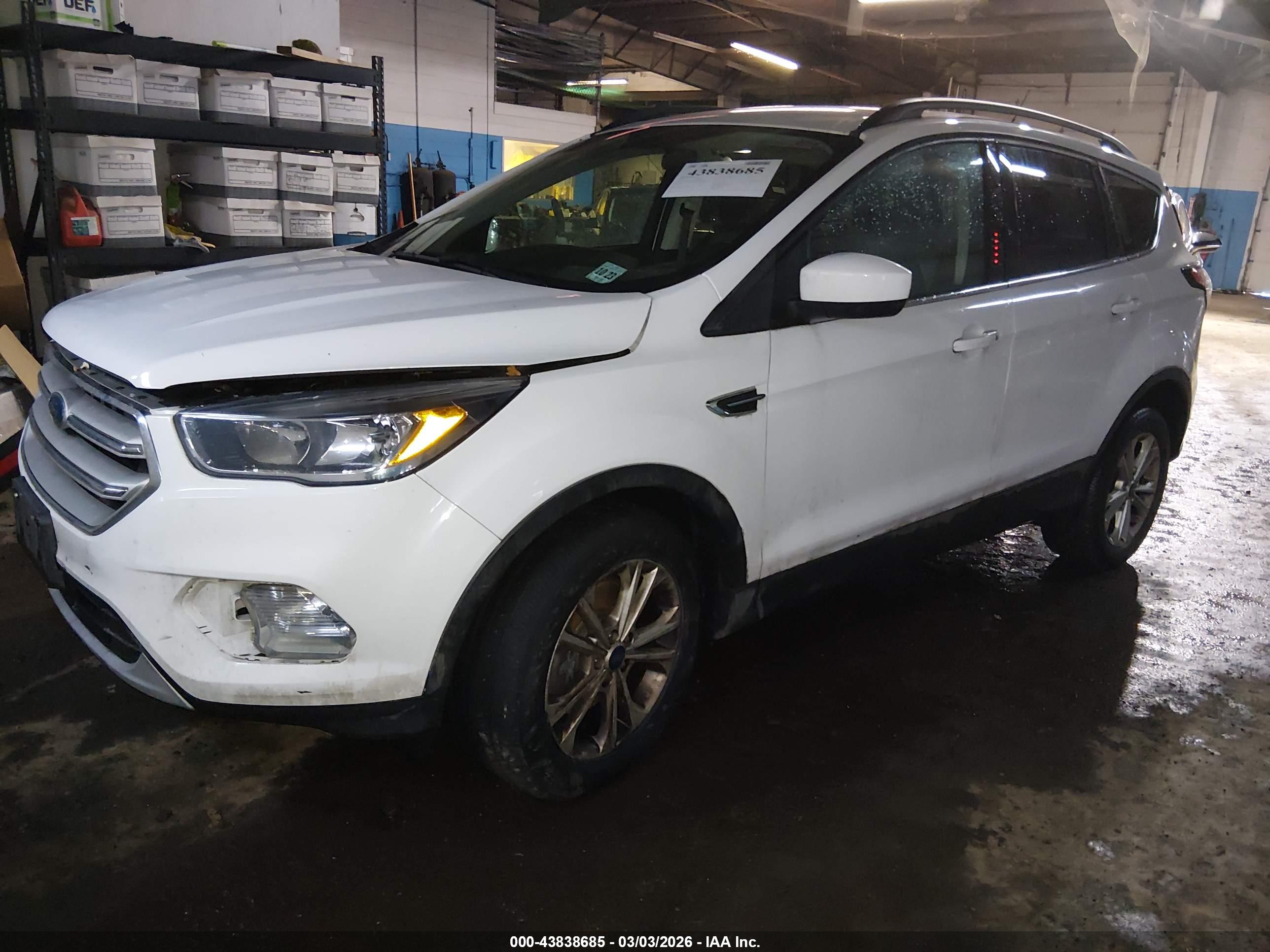 FORD ESCAPE image 2