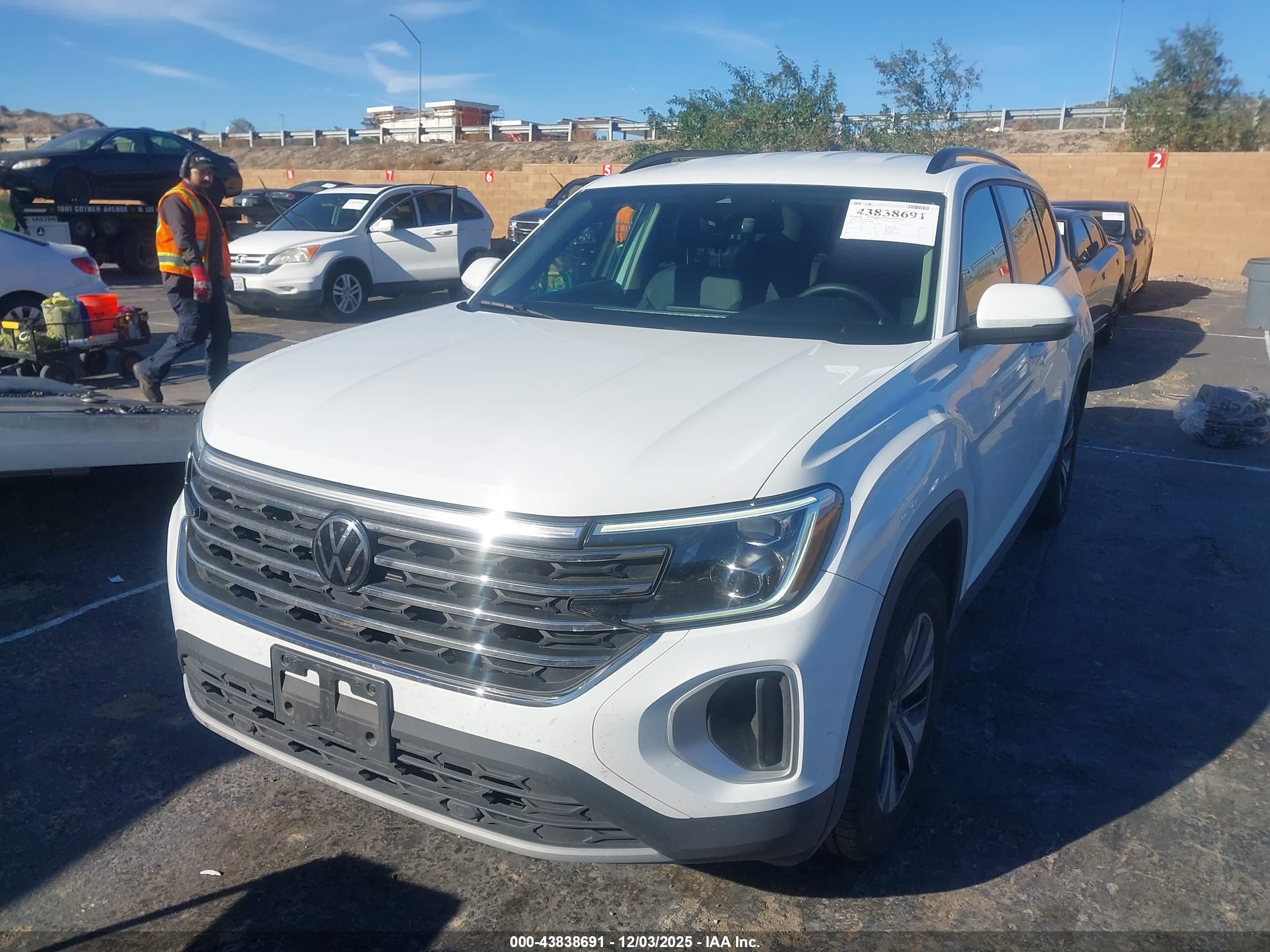 VOLKSWAGEN ATLAS image 2