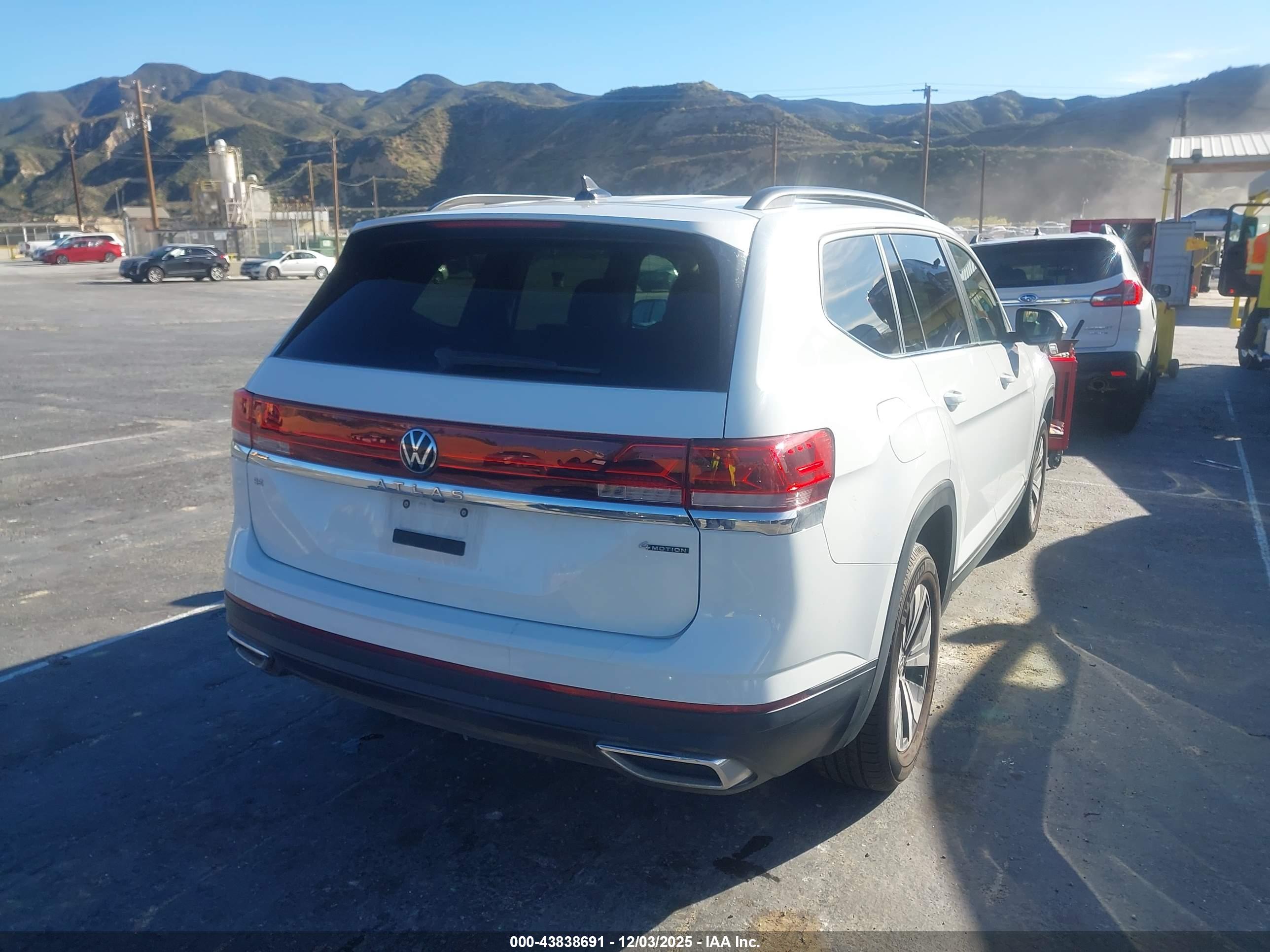 VOLKSWAGEN ATLAS image 4
