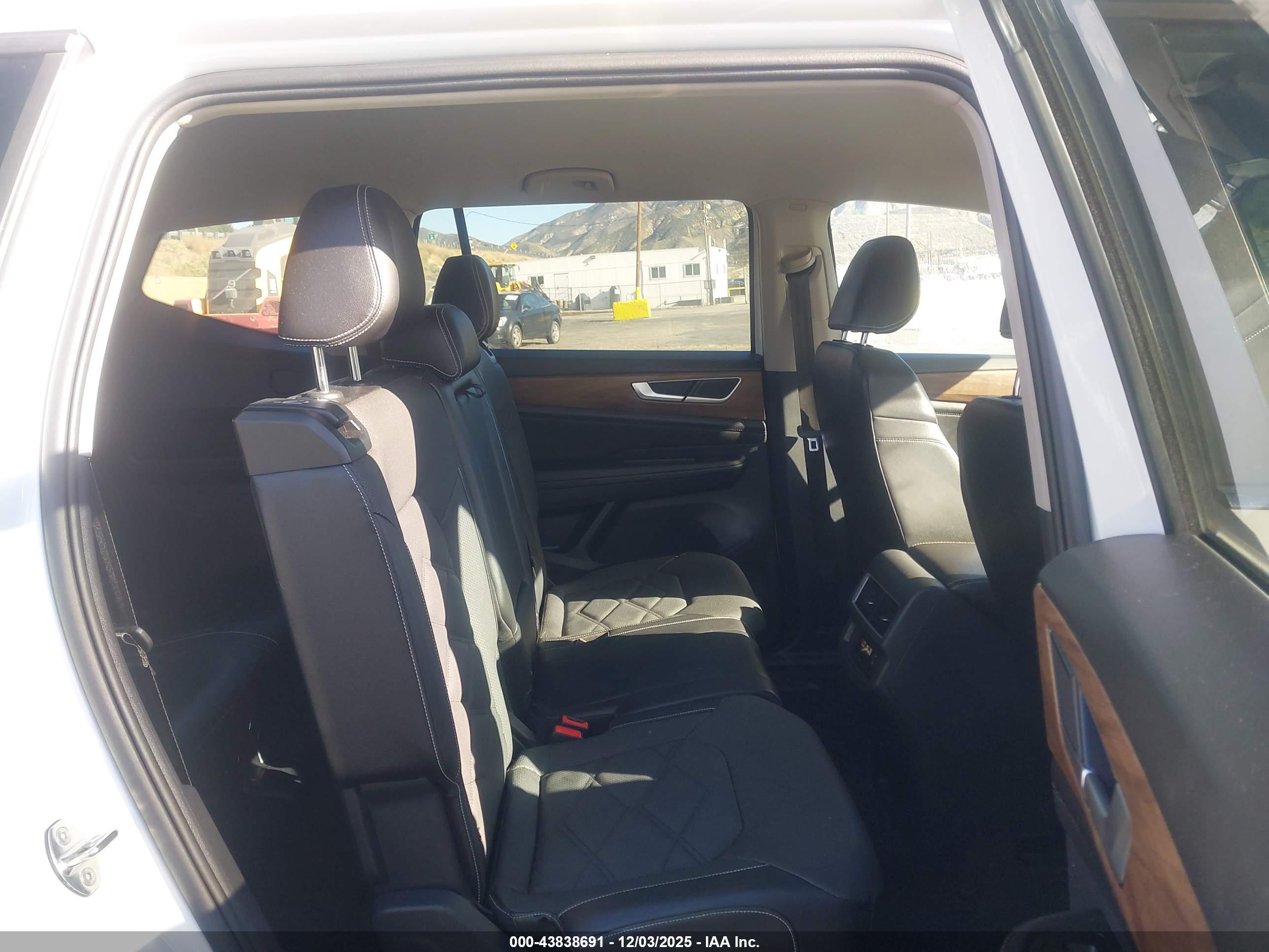 VOLKSWAGEN ATLAS image 8