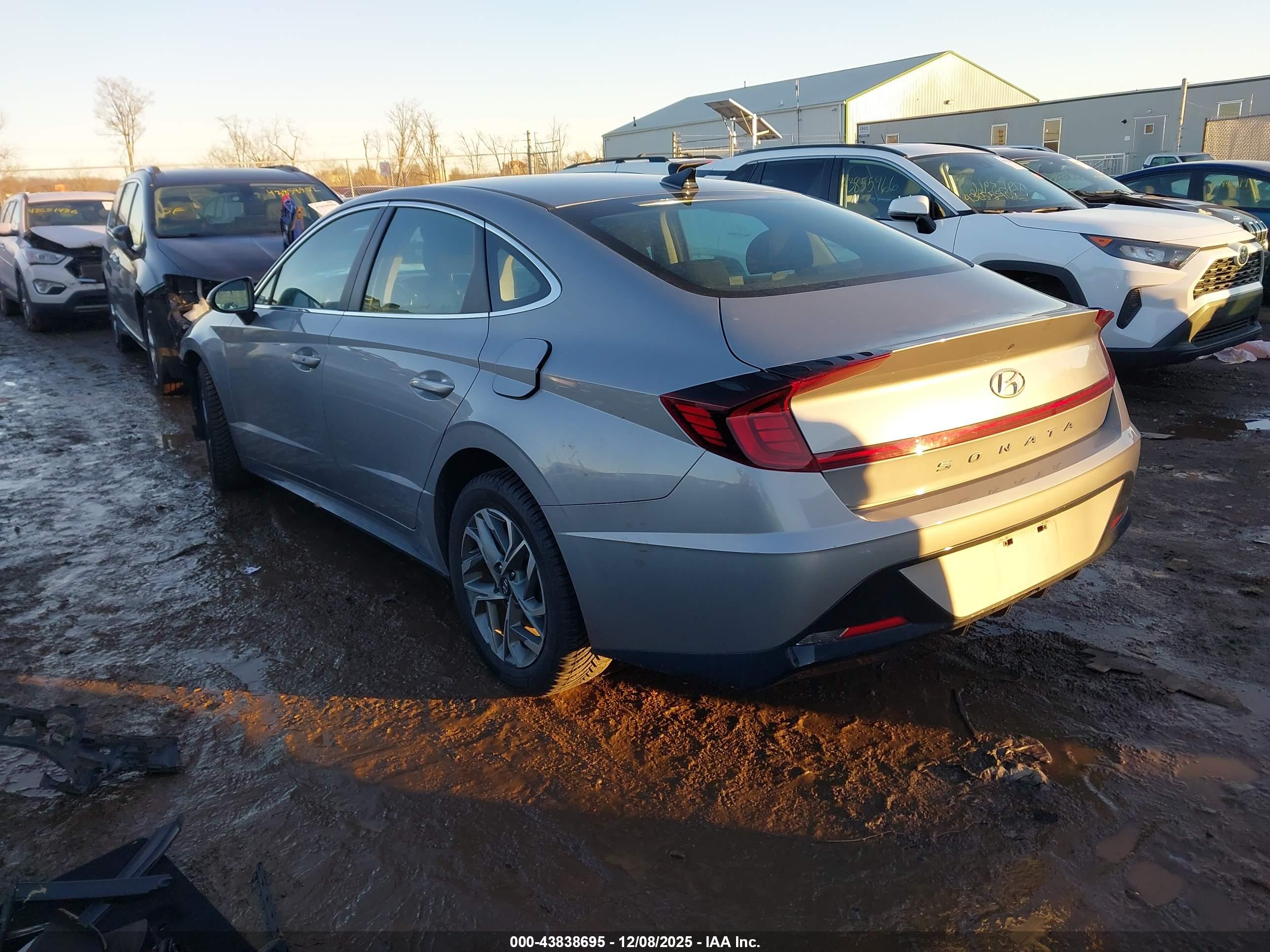 HYUNDAI SONATA image 3