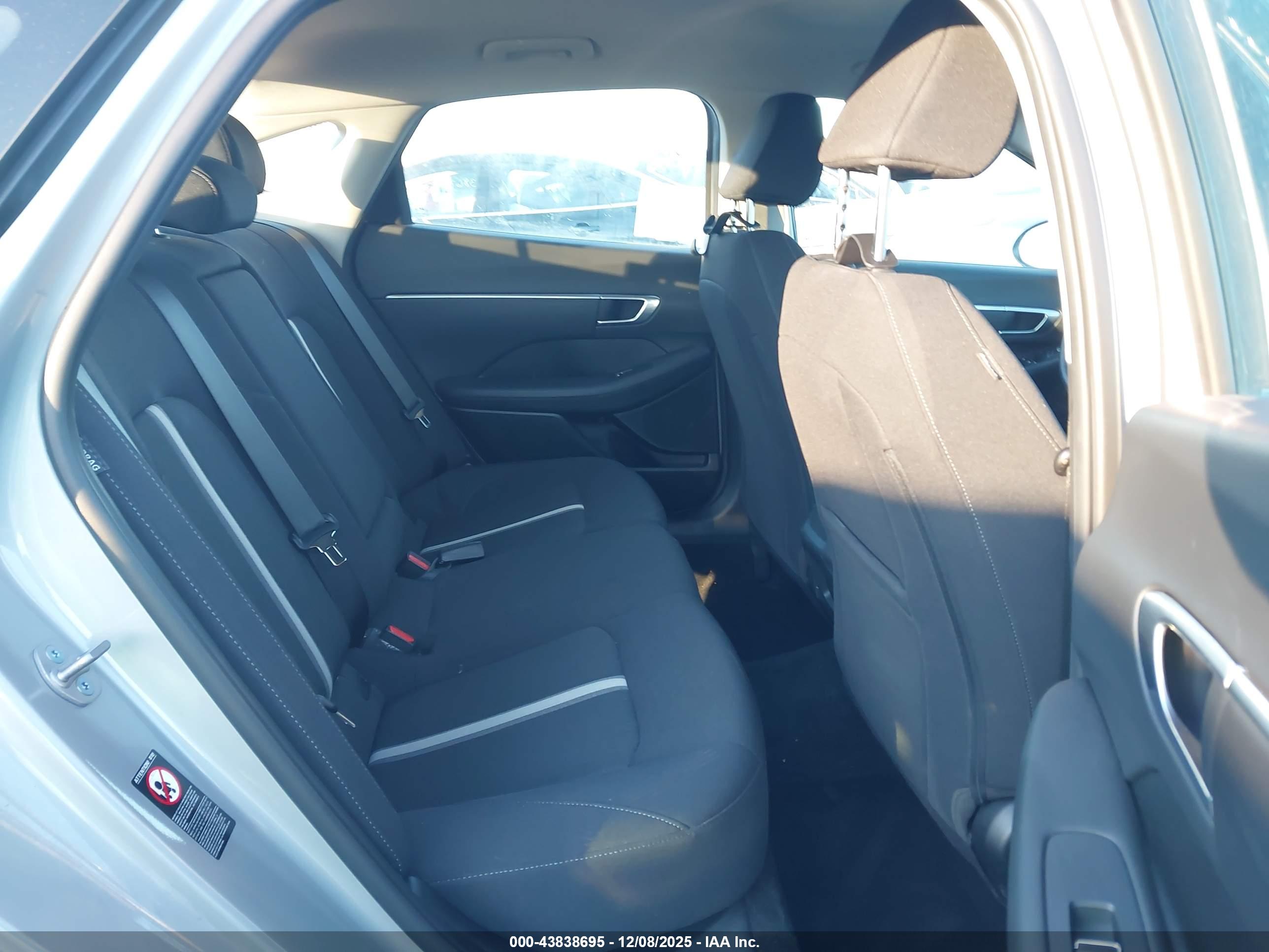 HYUNDAI SONATA image 8