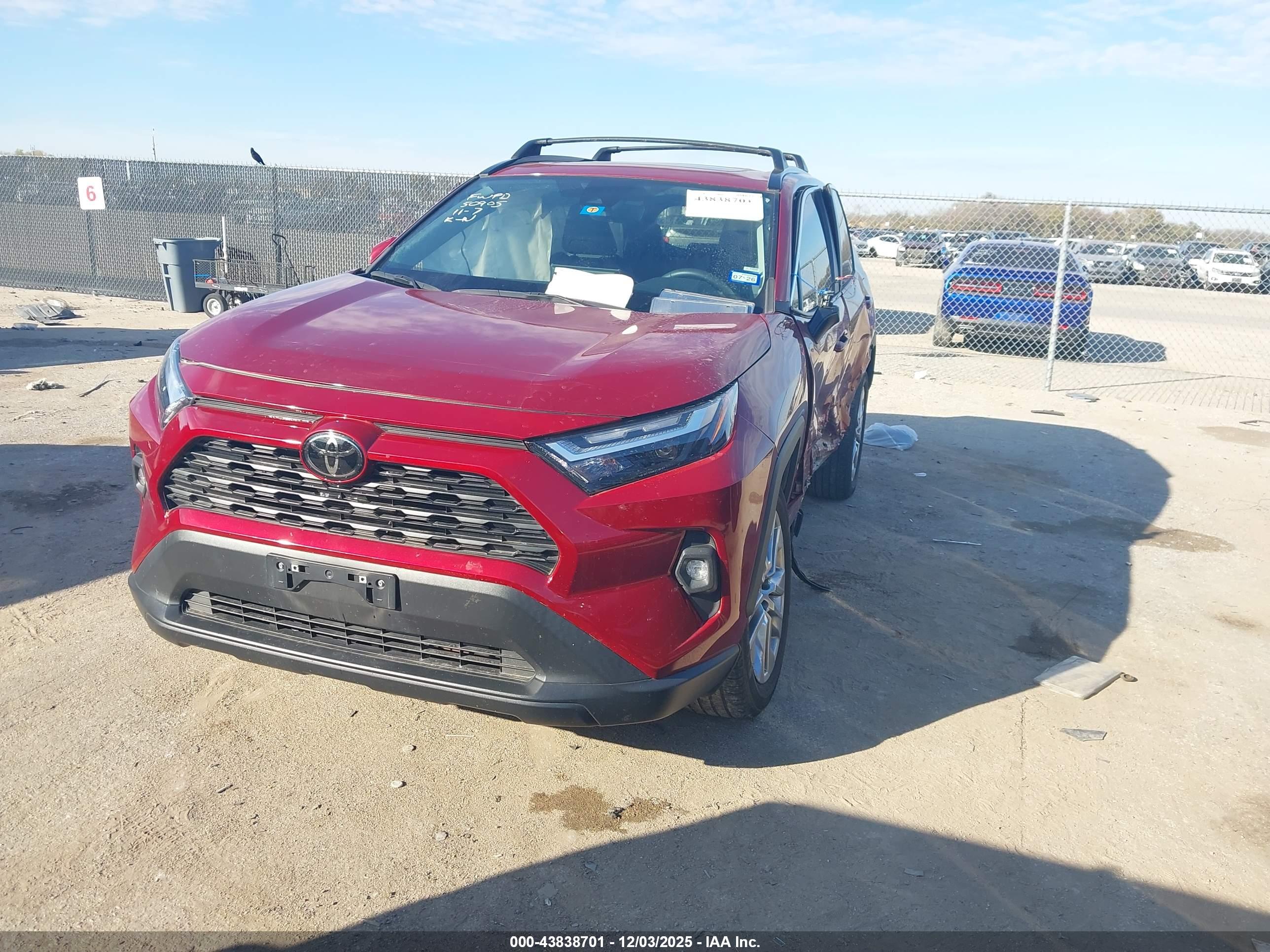 TOYOTA RAV4 image 2