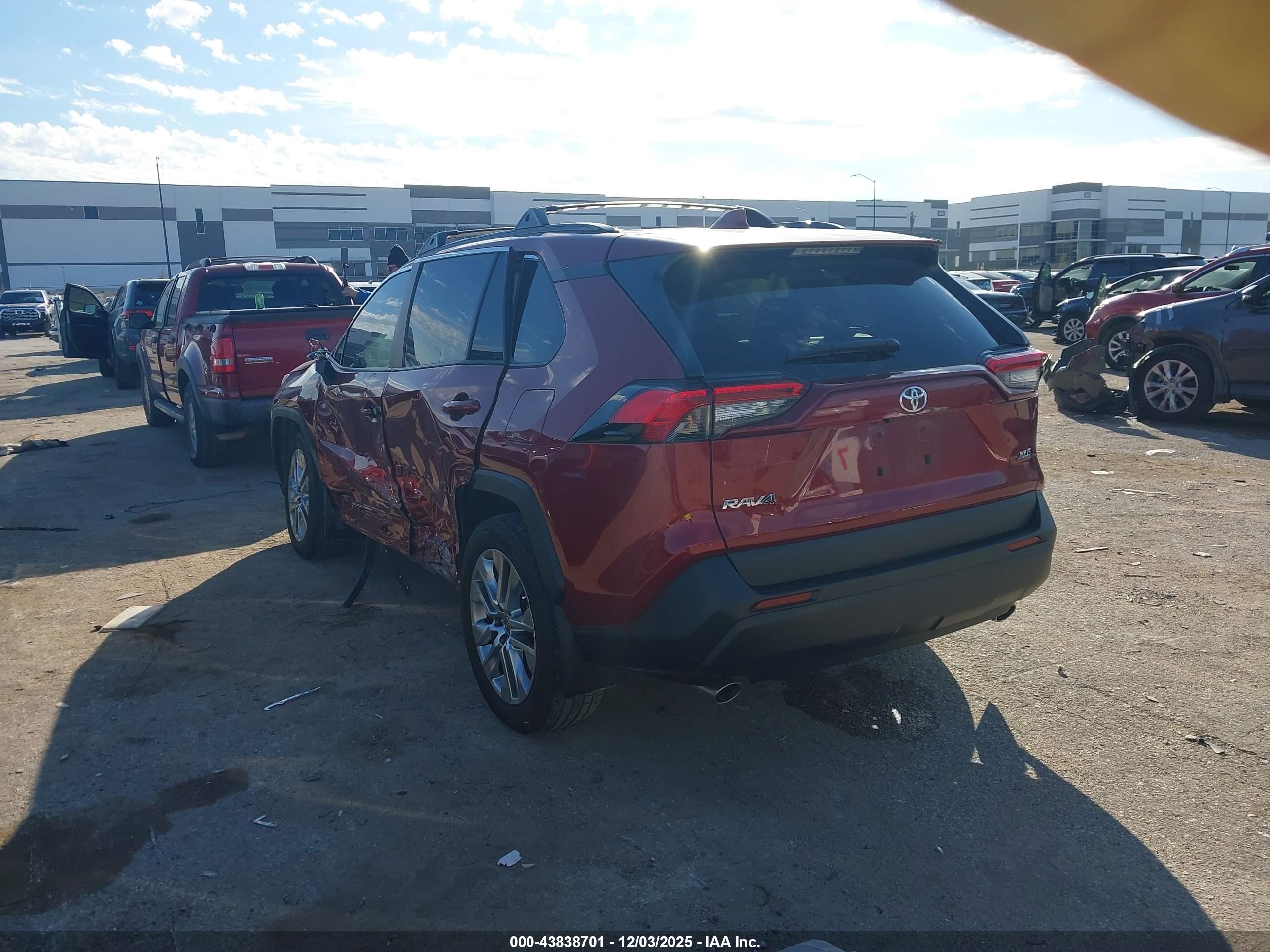 TOYOTA RAV4 image 3
