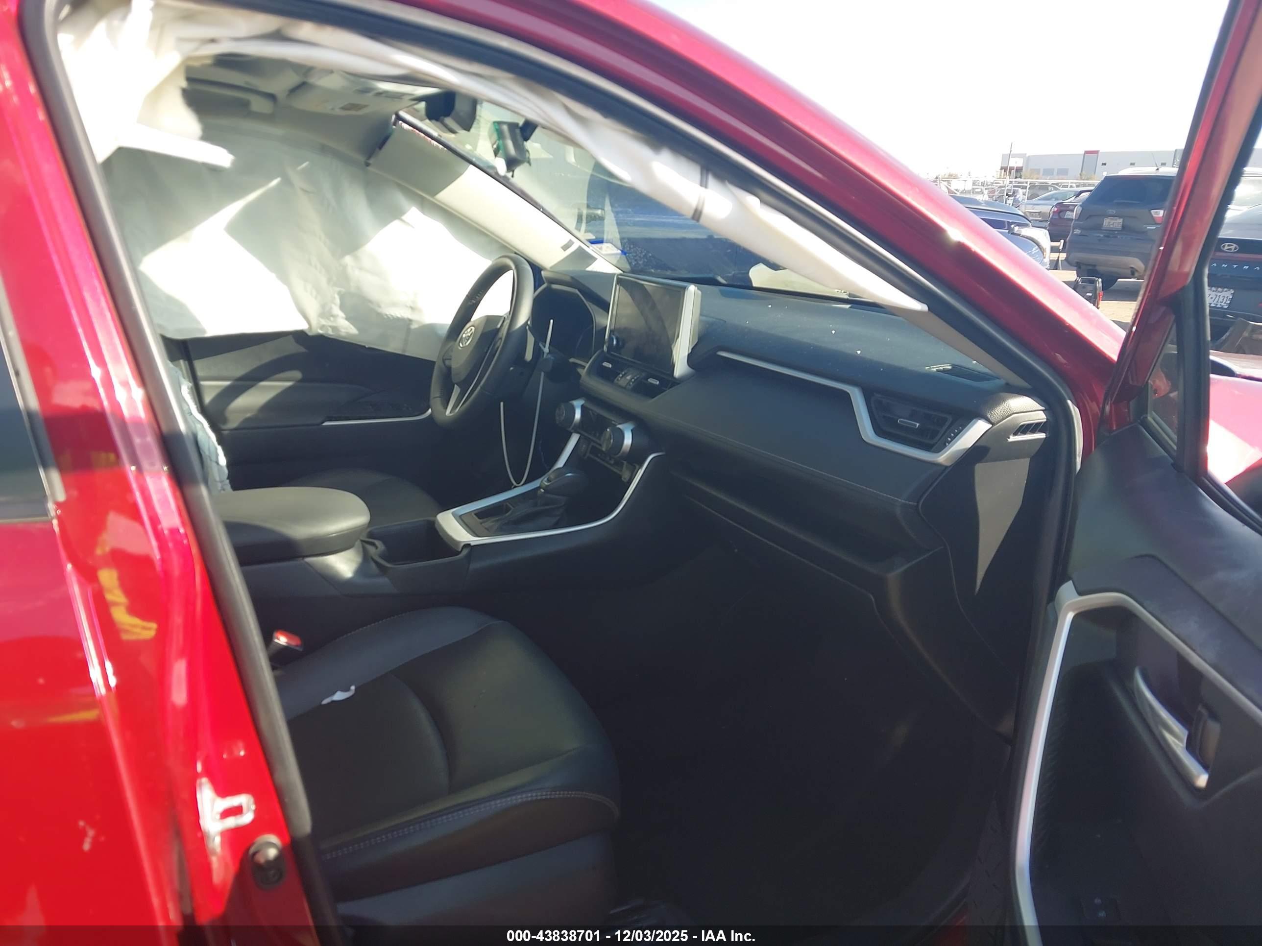TOYOTA RAV4 image 5