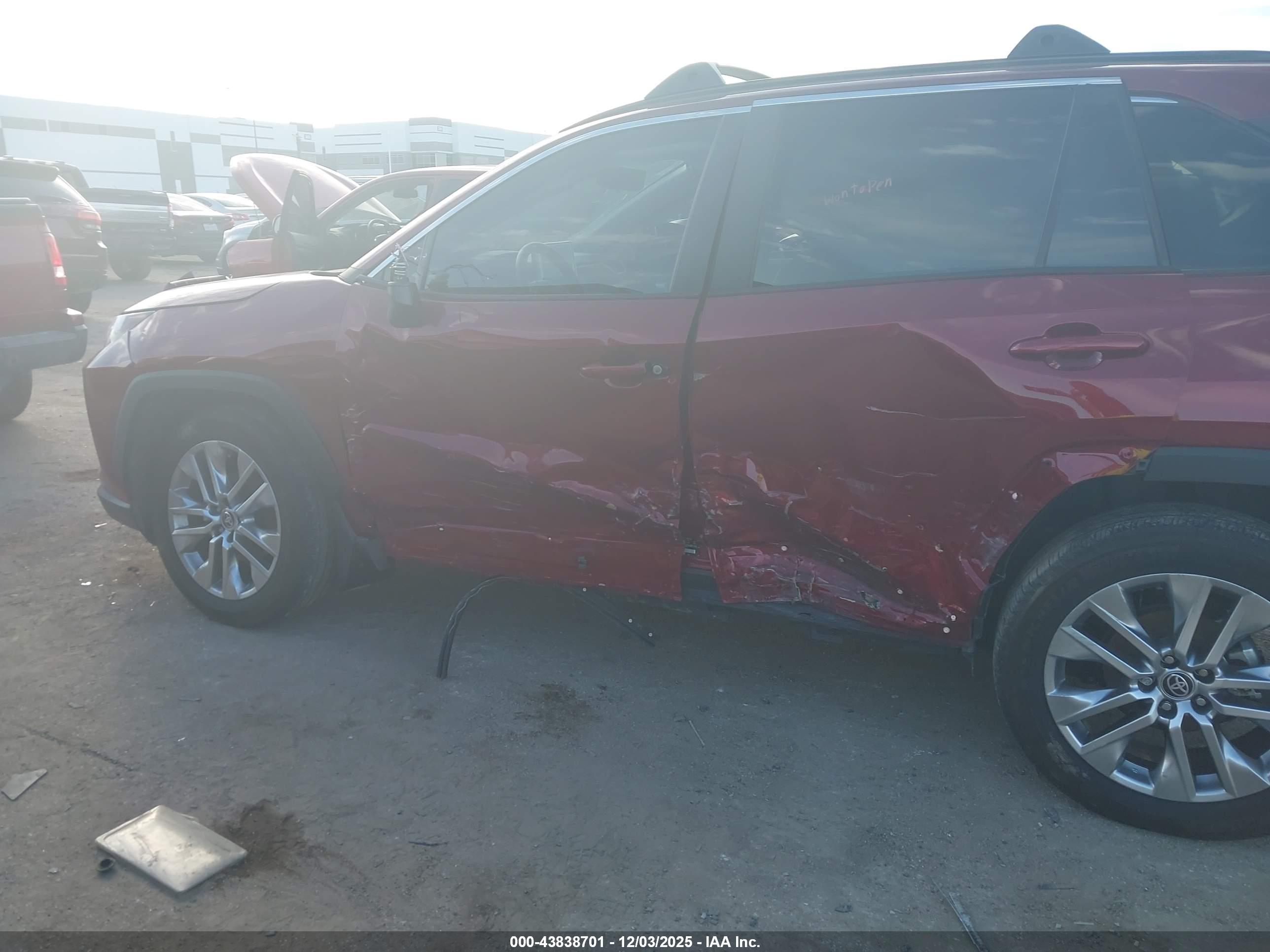 TOYOTA RAV4 image 6