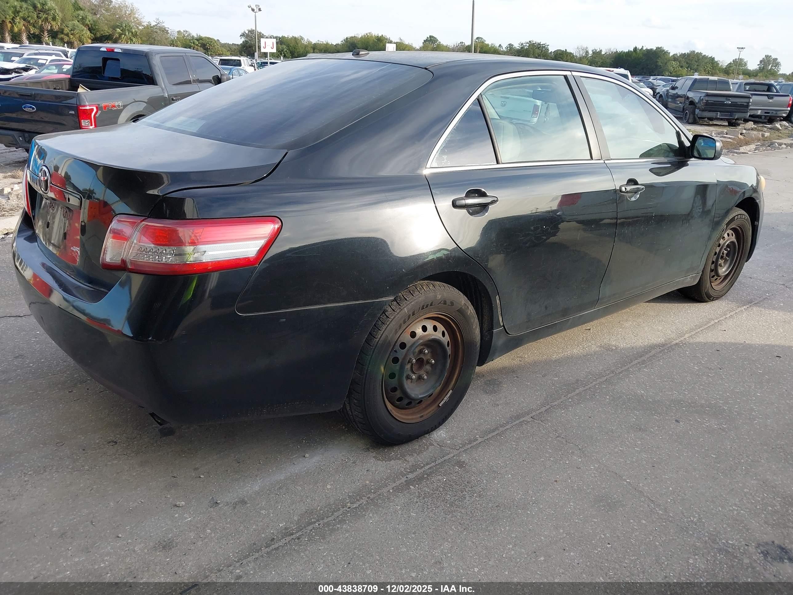 TOYOTA CAMRY image 4