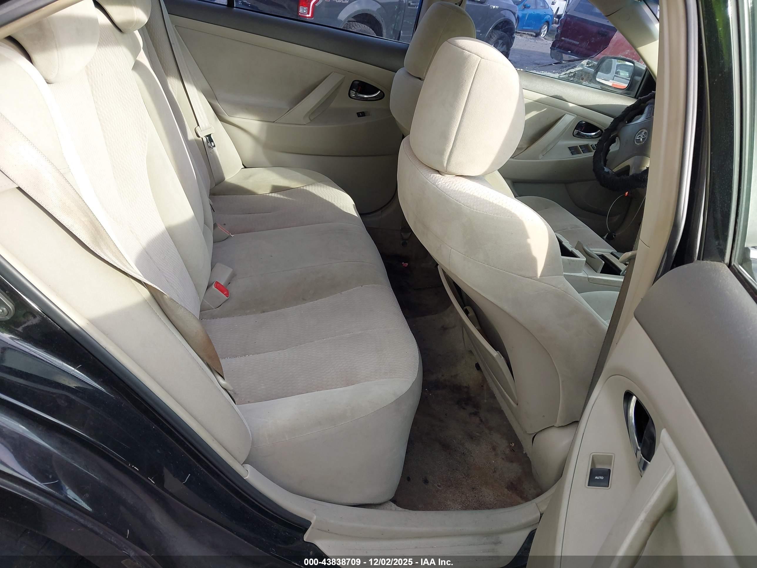 TOYOTA CAMRY image 8