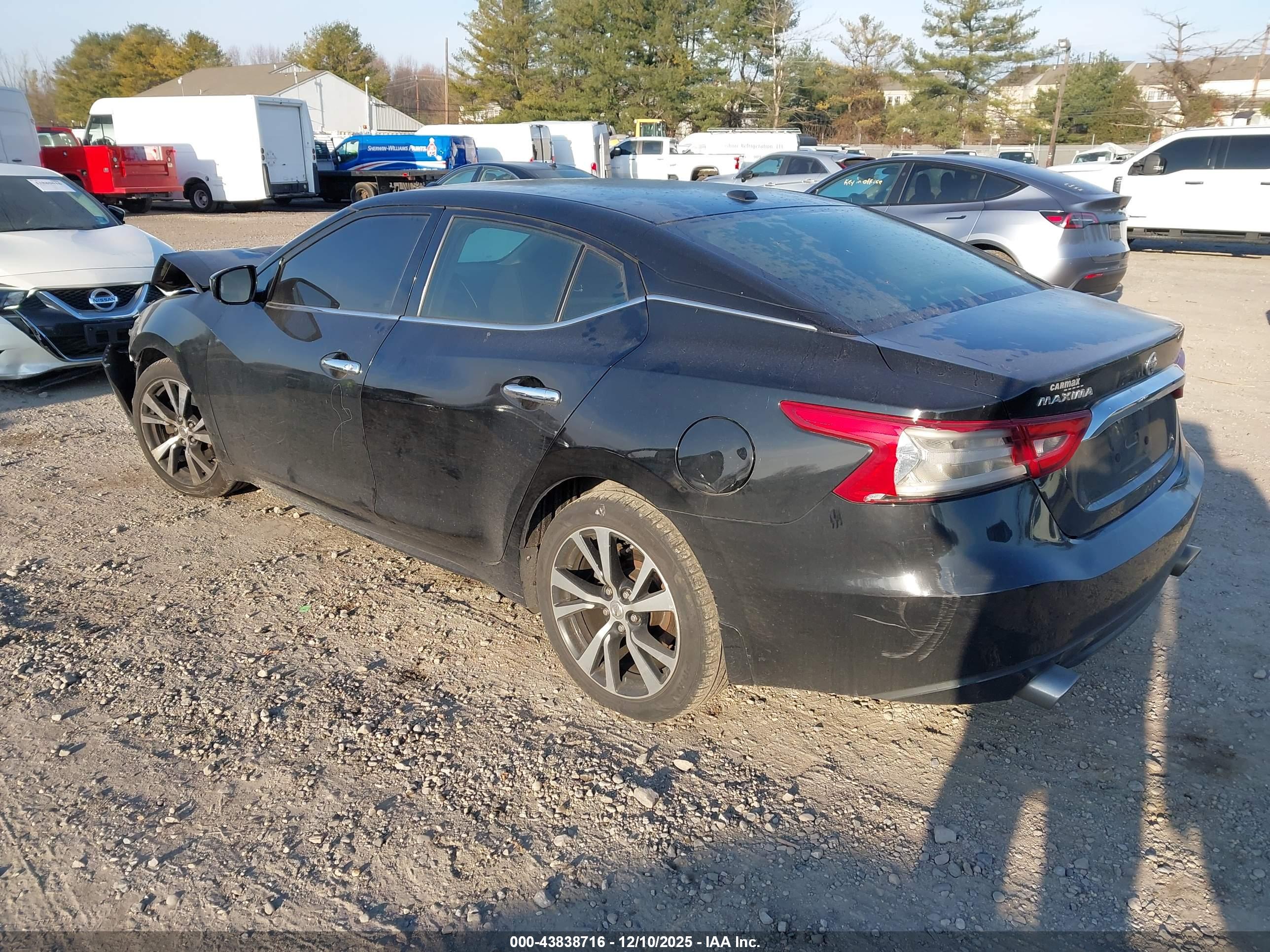 NISSAN MAXIMA image 3