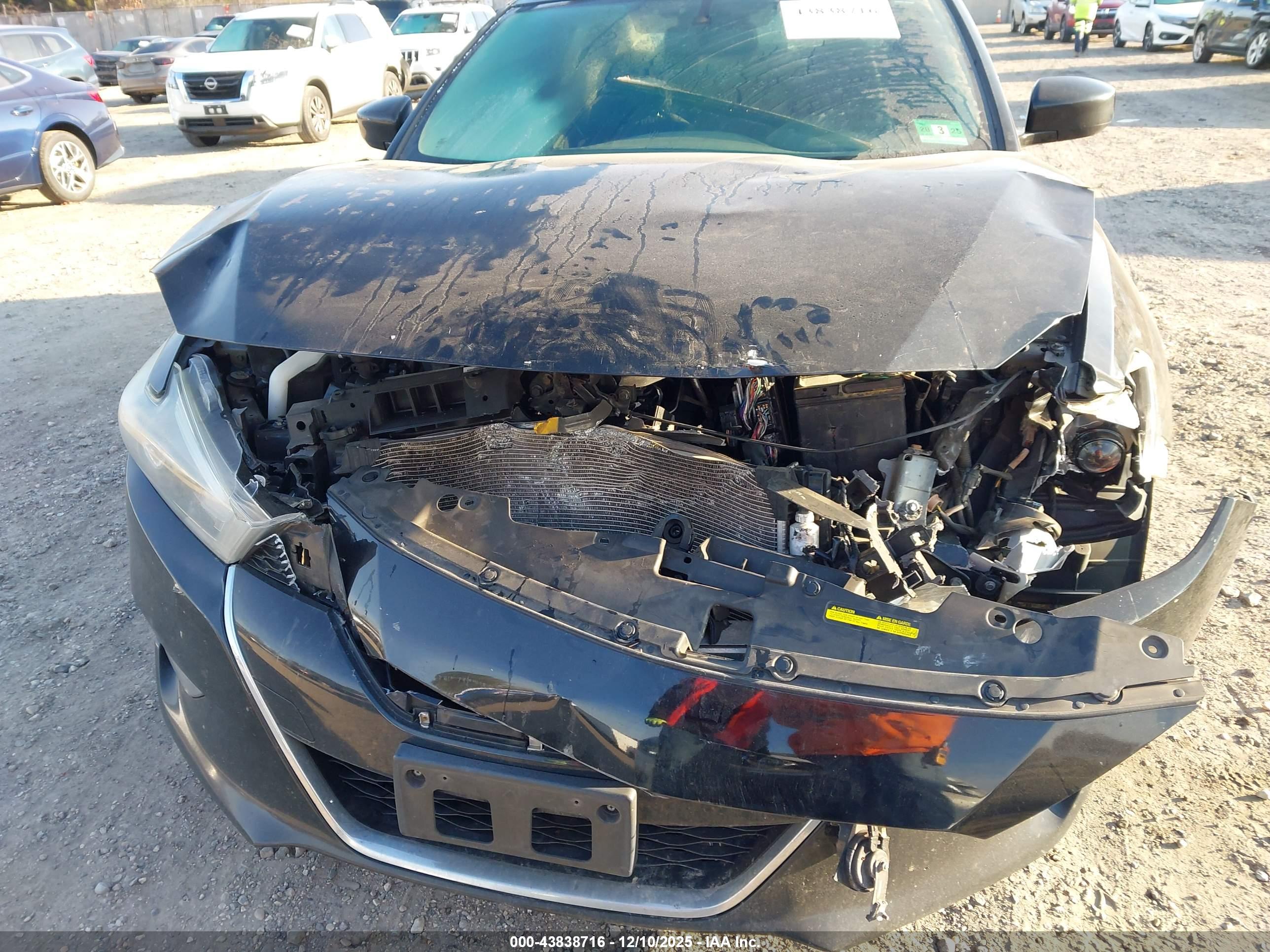 NISSAN MAXIMA image 6